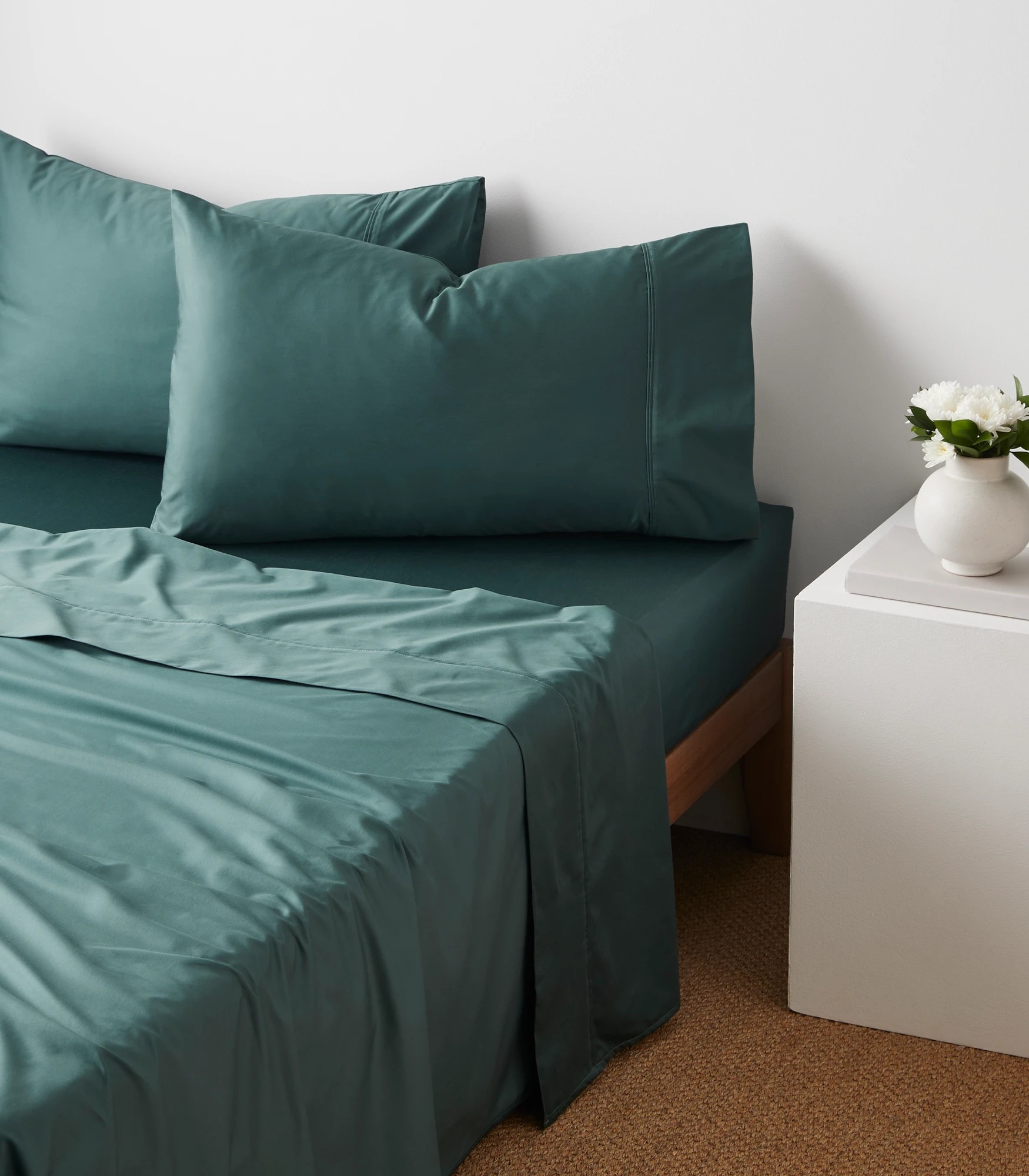 1 Target Egyptian Cotton 600 Thread Count Pillowcase 2 Pack
 - Queen Bed
 - Green, 1 of 1