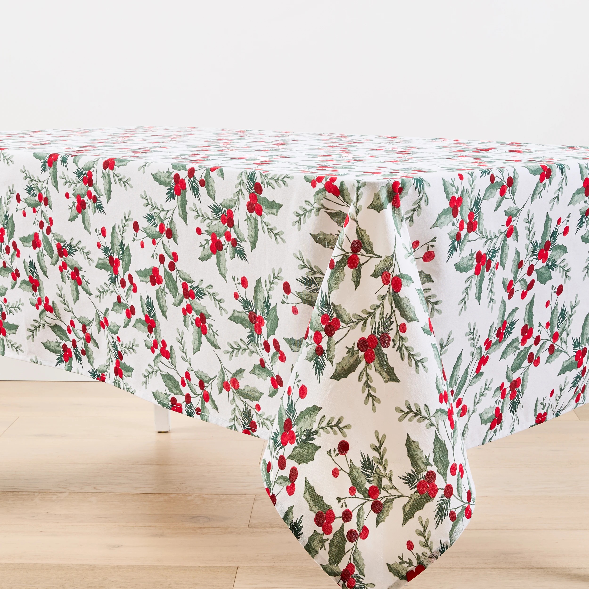 2 Traditional Holly Tablecloth, 2 of 6