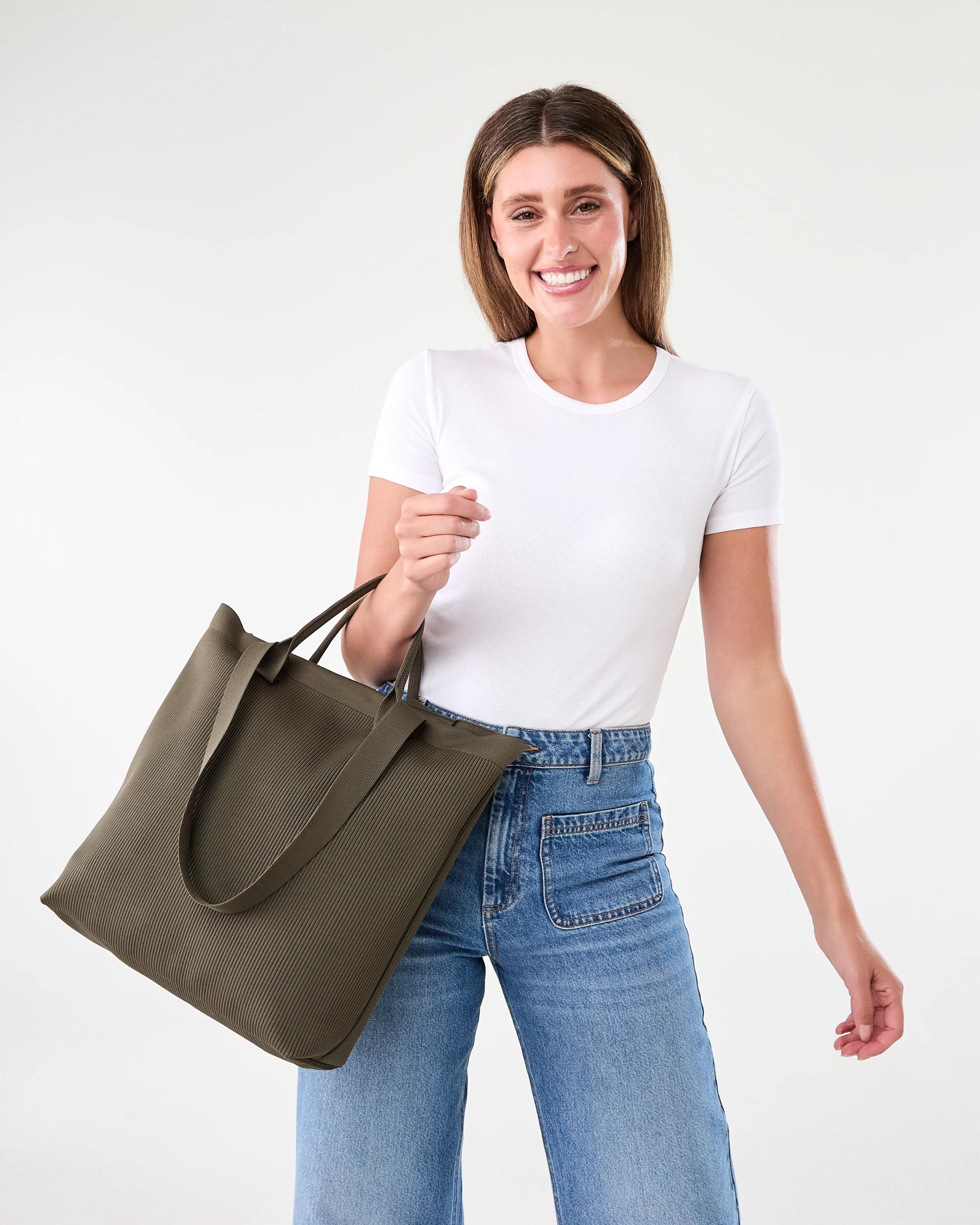 6 Knit Tote Bag Dark Camo, 6 of 6