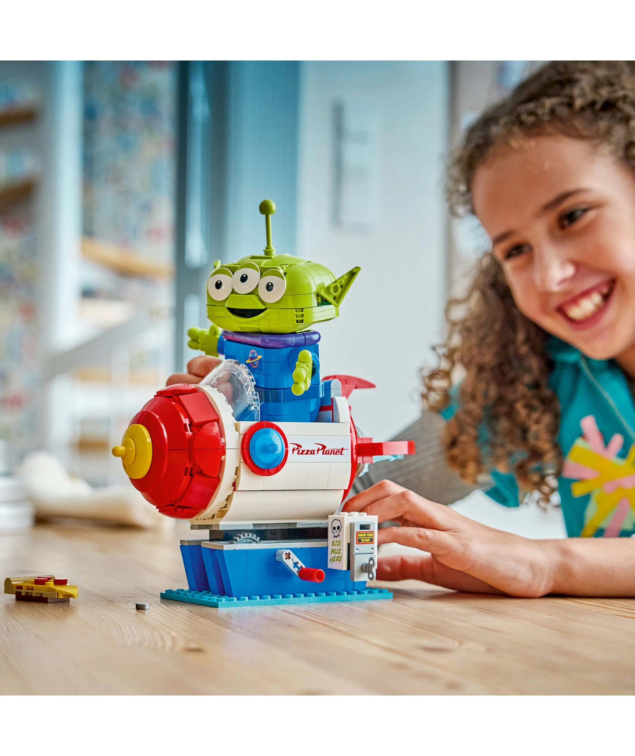 9 LEGO Disney Pixar Alien with Pizza Planet Rocket Ride 43307, 9 of 10