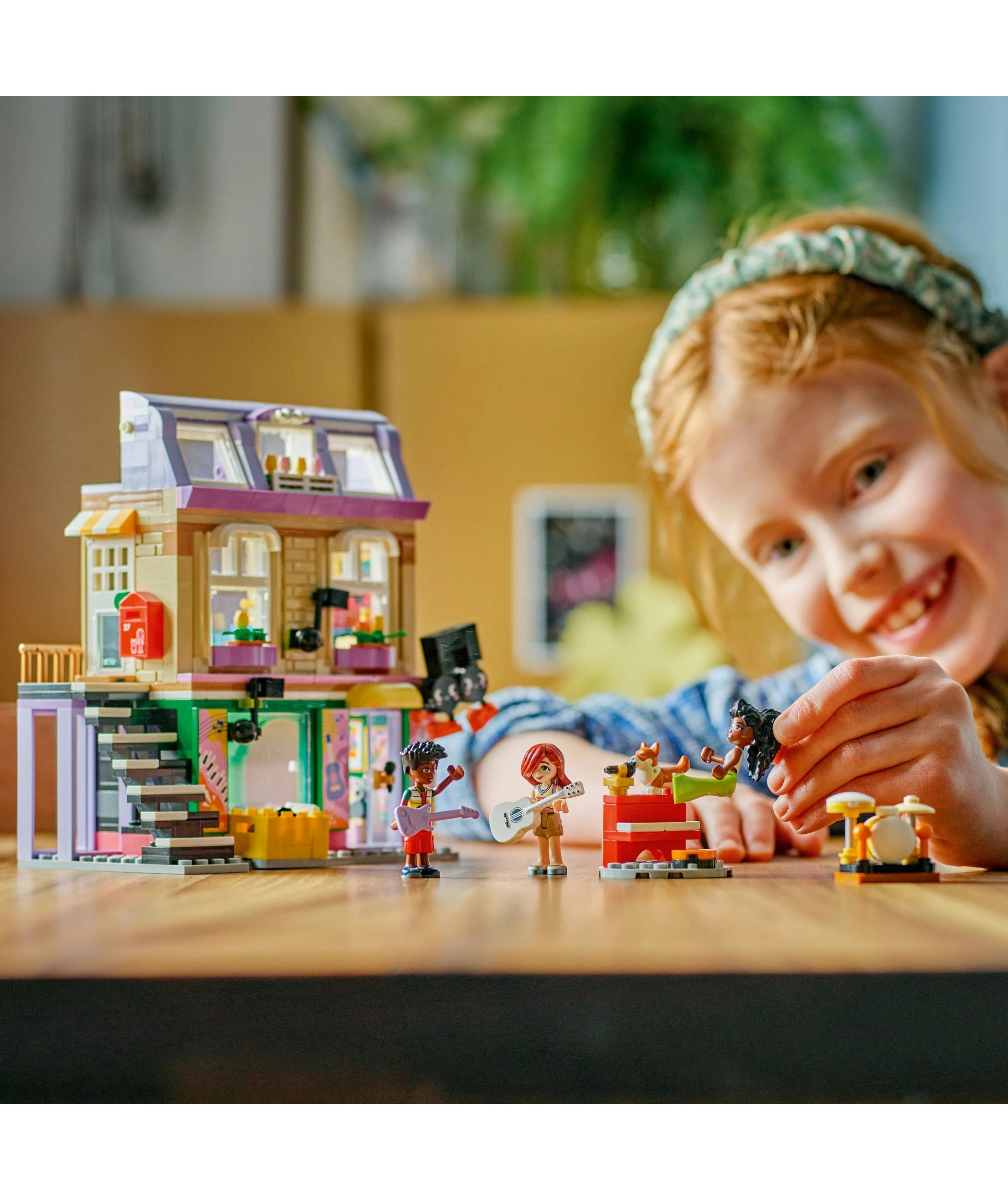 8 LEGO Friends Music Shop & Apartment 42653, 8 of 10