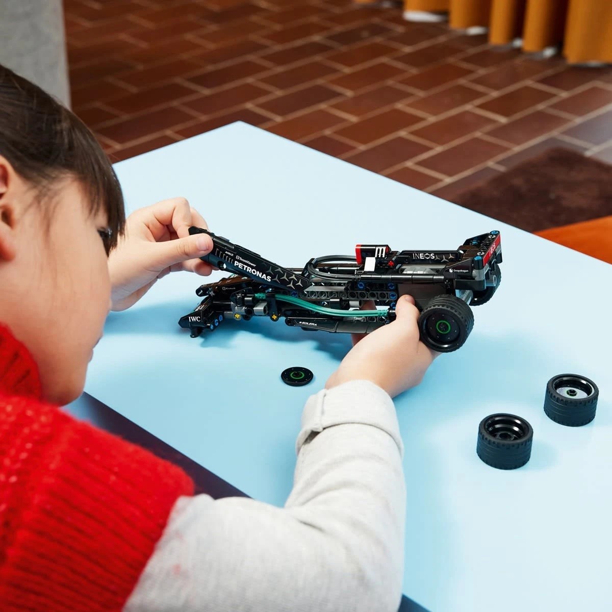 8 LEGO Technic Mercedes-AMG F1 W14 E Performance Pull-Back 42165, 8 of 11