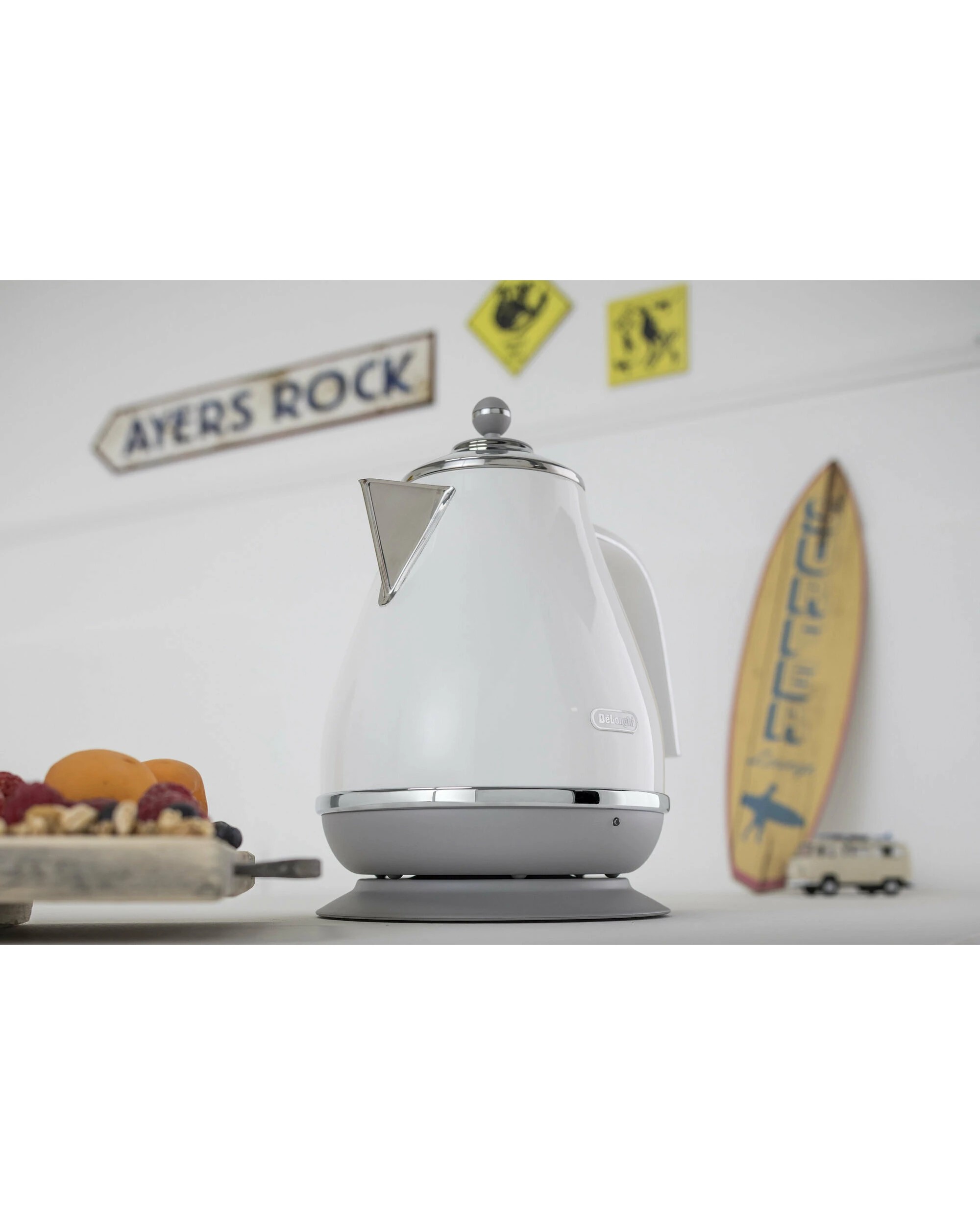 4 DeLonghi 1.7 Litre Icona Capitals Kettle - Sydney White, 4 of 5