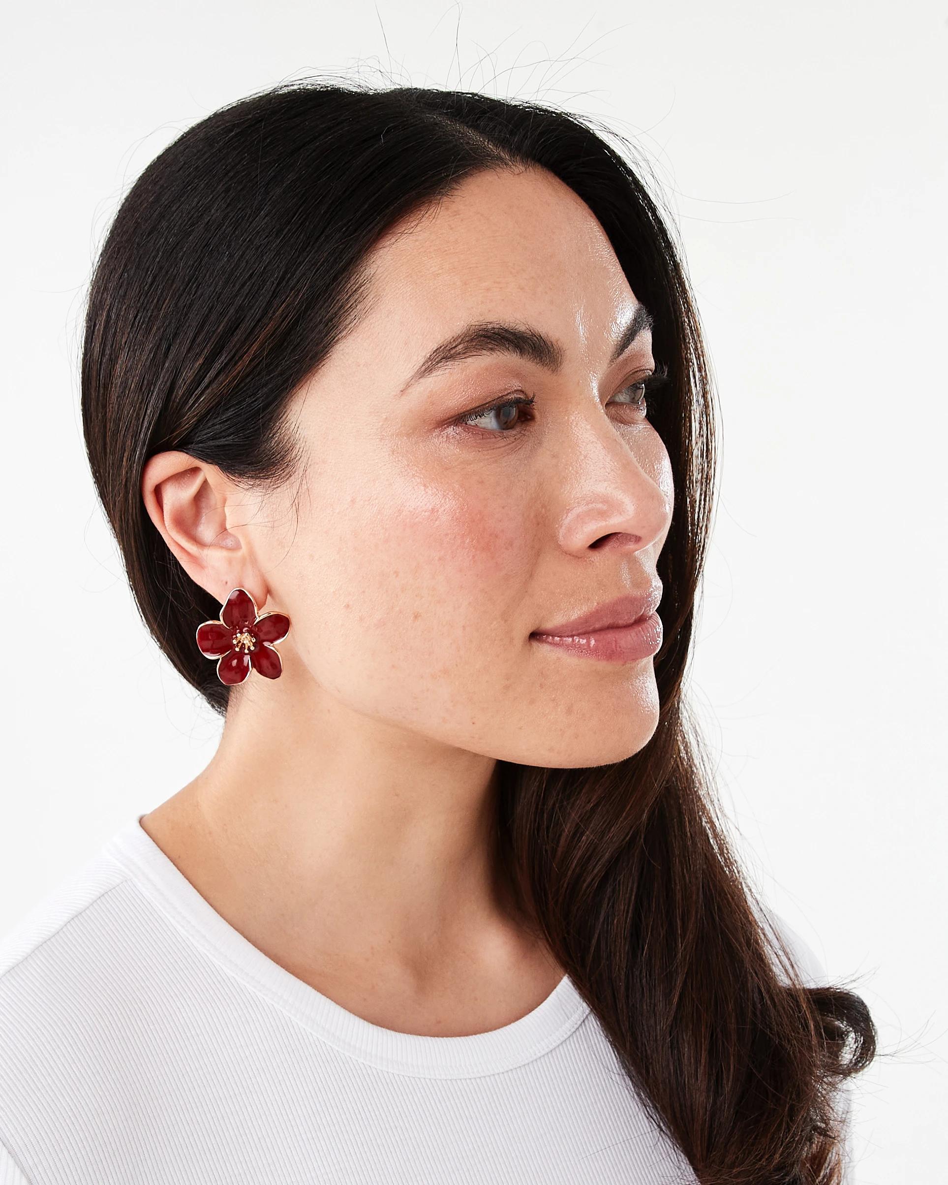 4 Flower Stud Earrings - Red and Gold Tone Red, 4 of 5