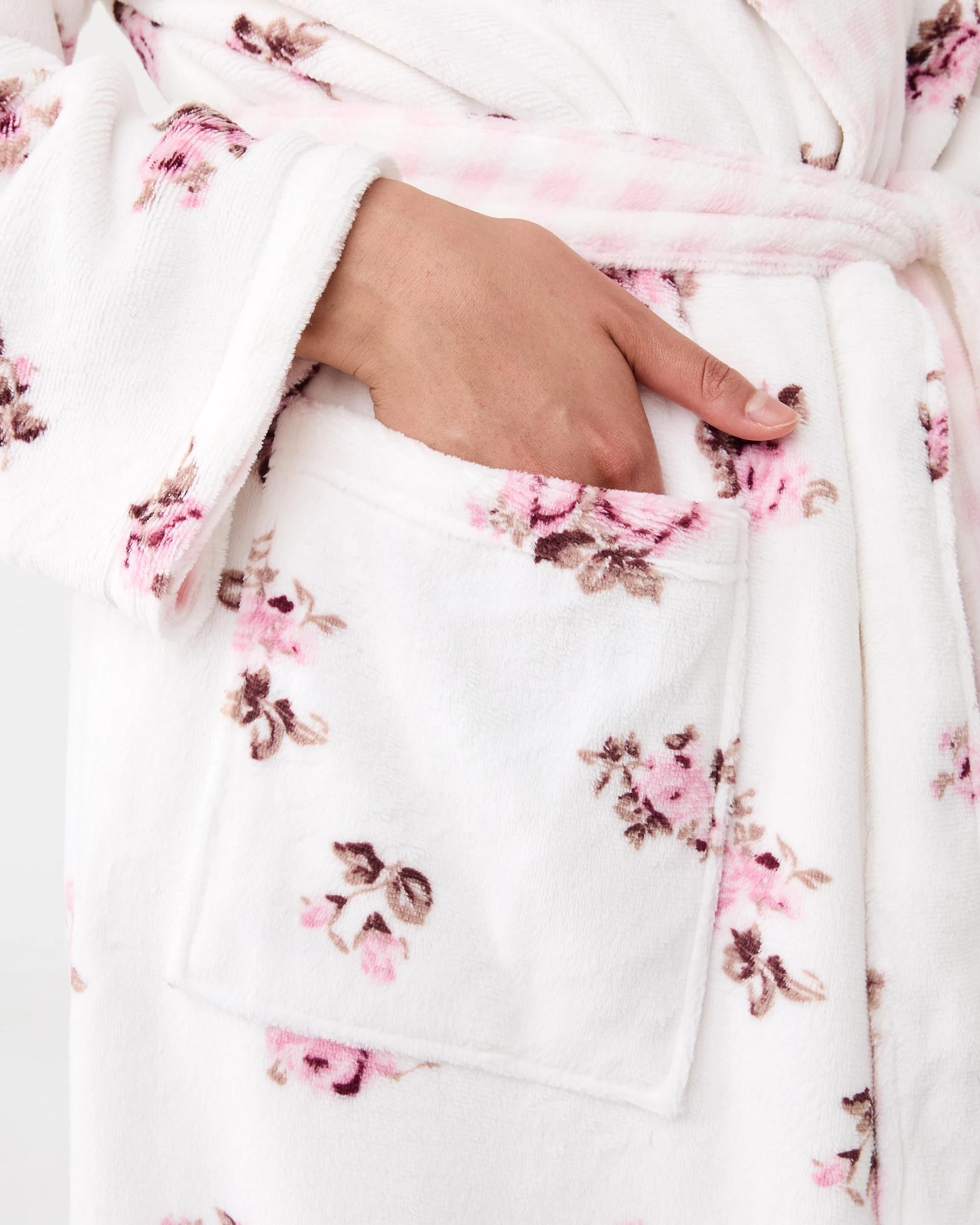 9 Reversible Printed Gown Rose Check, 9 of 9