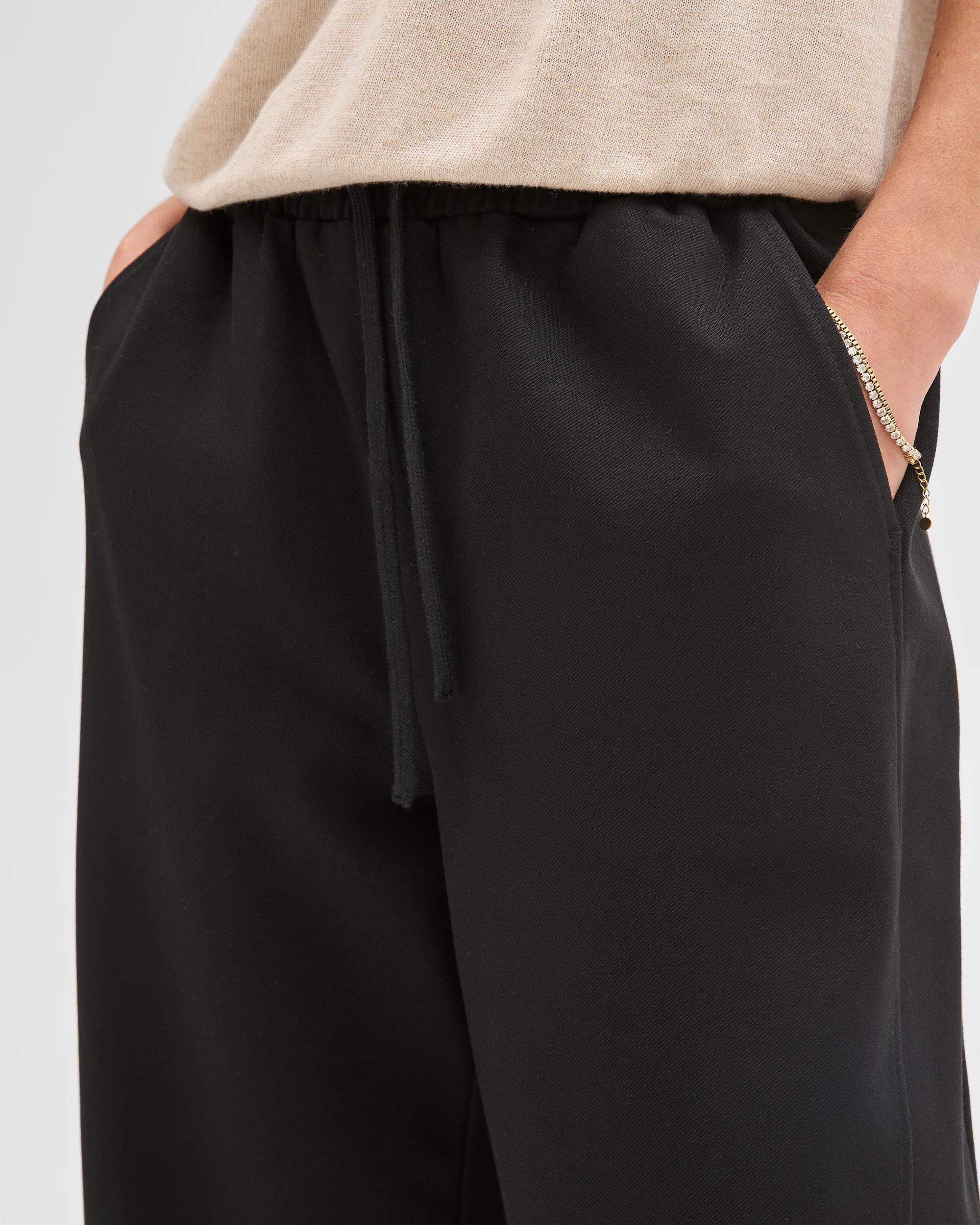 4 Target Woman Barrel Leg Jogger Pants BLACK, 4 of 5