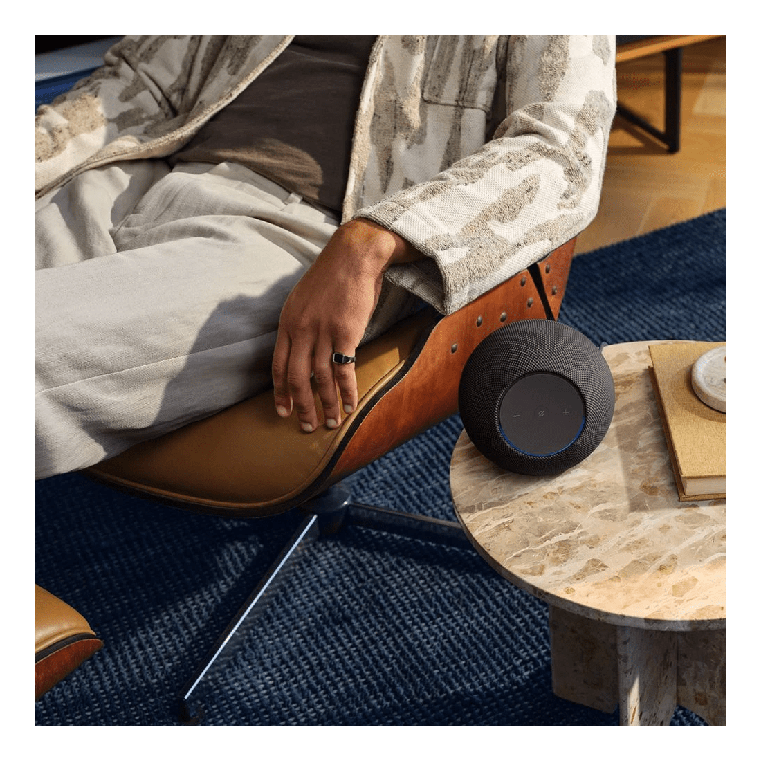 8 Amazon Echo Studio Graphite, 8 of 9