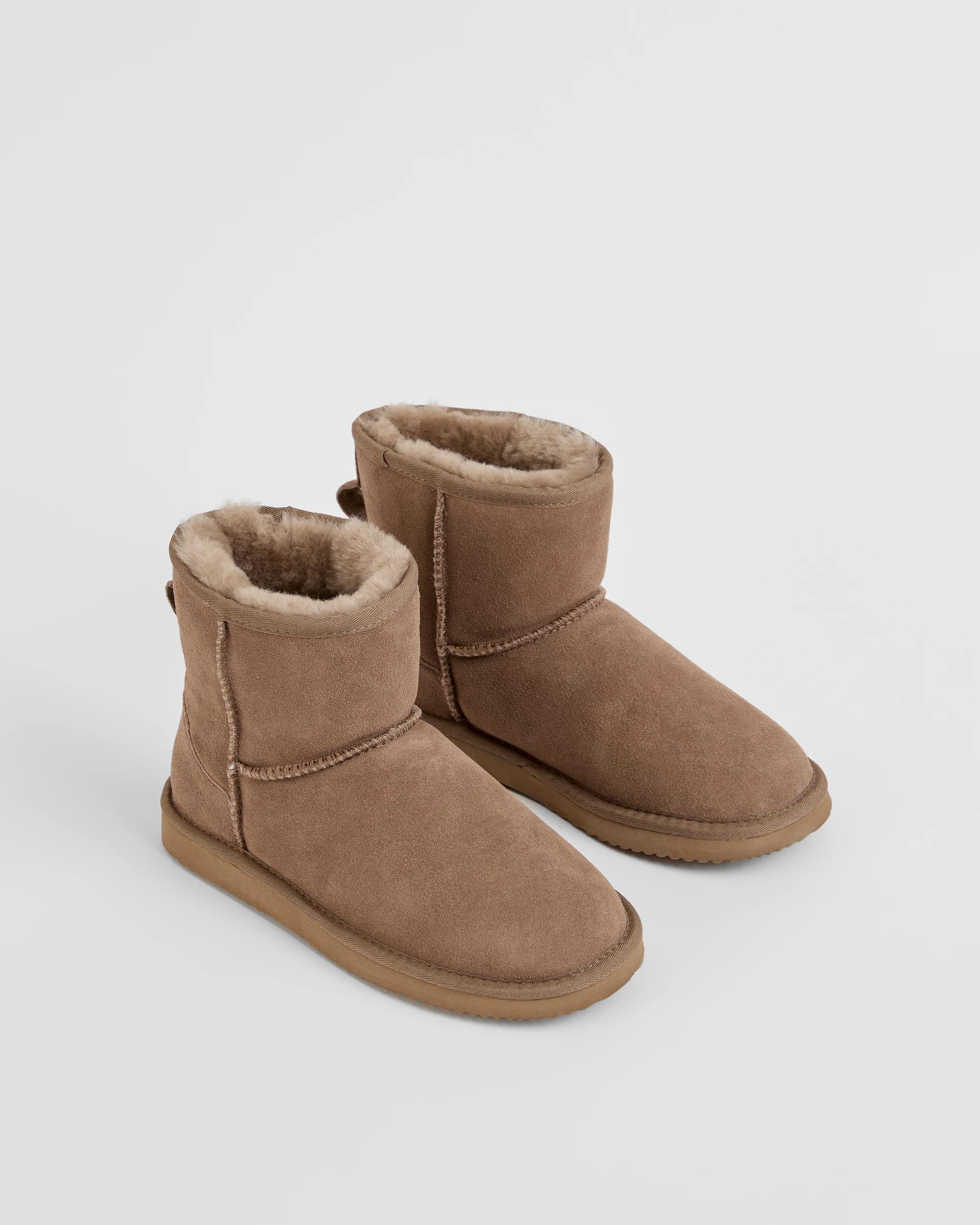 2 Australian Design Ugg Boots and Slippers Australian Design UGG Leather and Sheepskin Boots MOCHA, 2 of 3