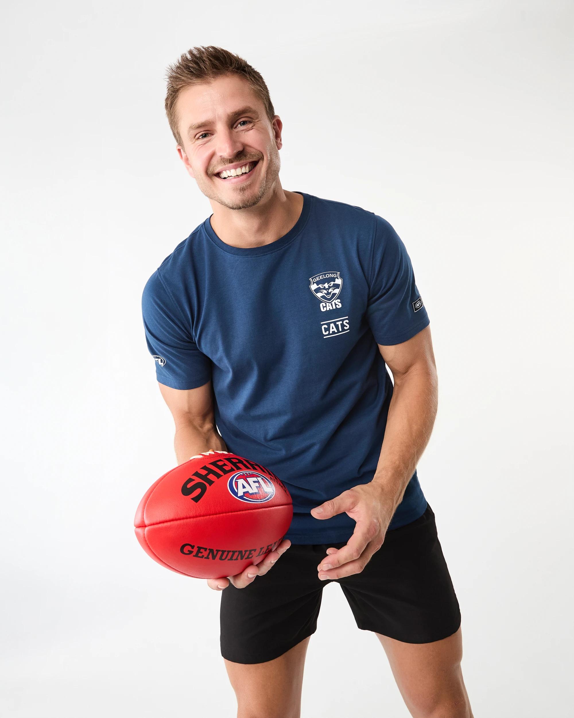 1 Official AFL Adult T-shirt Geelong, 1 of 9