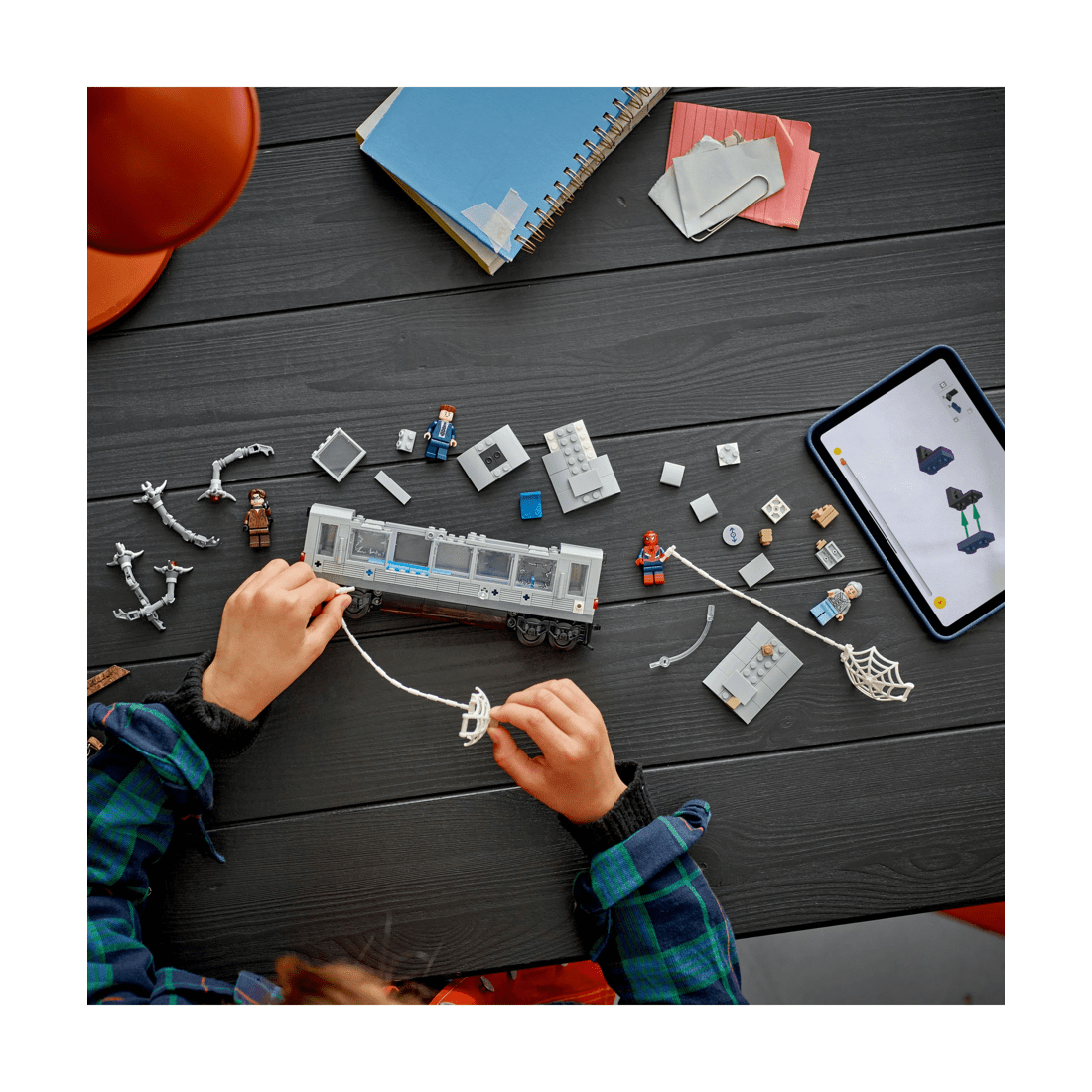 8 LEGO Marvel Super Heroes Spider-Man vs. Doc Ock Subway Train Scene 76321, 8 of 10