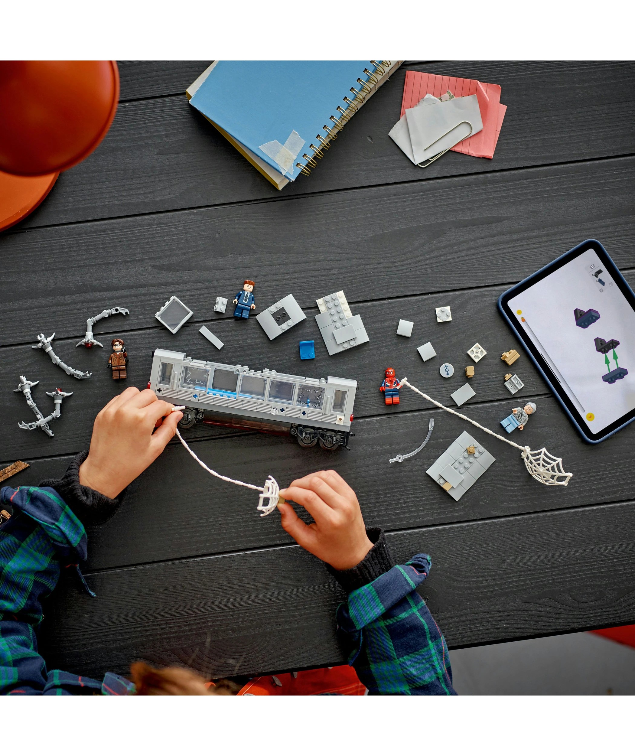 8 LEGO Marvel Super Heroes Spider-Man vs. Doc Ock Subway Train Scene 76321, 8 of 10