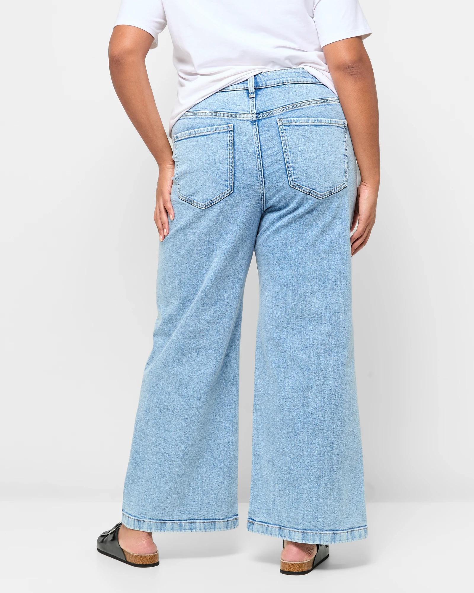 4 Target Plus Size Full Length Wide Leg Denim Jeans CLASSIC BLEACH, 4 of 5