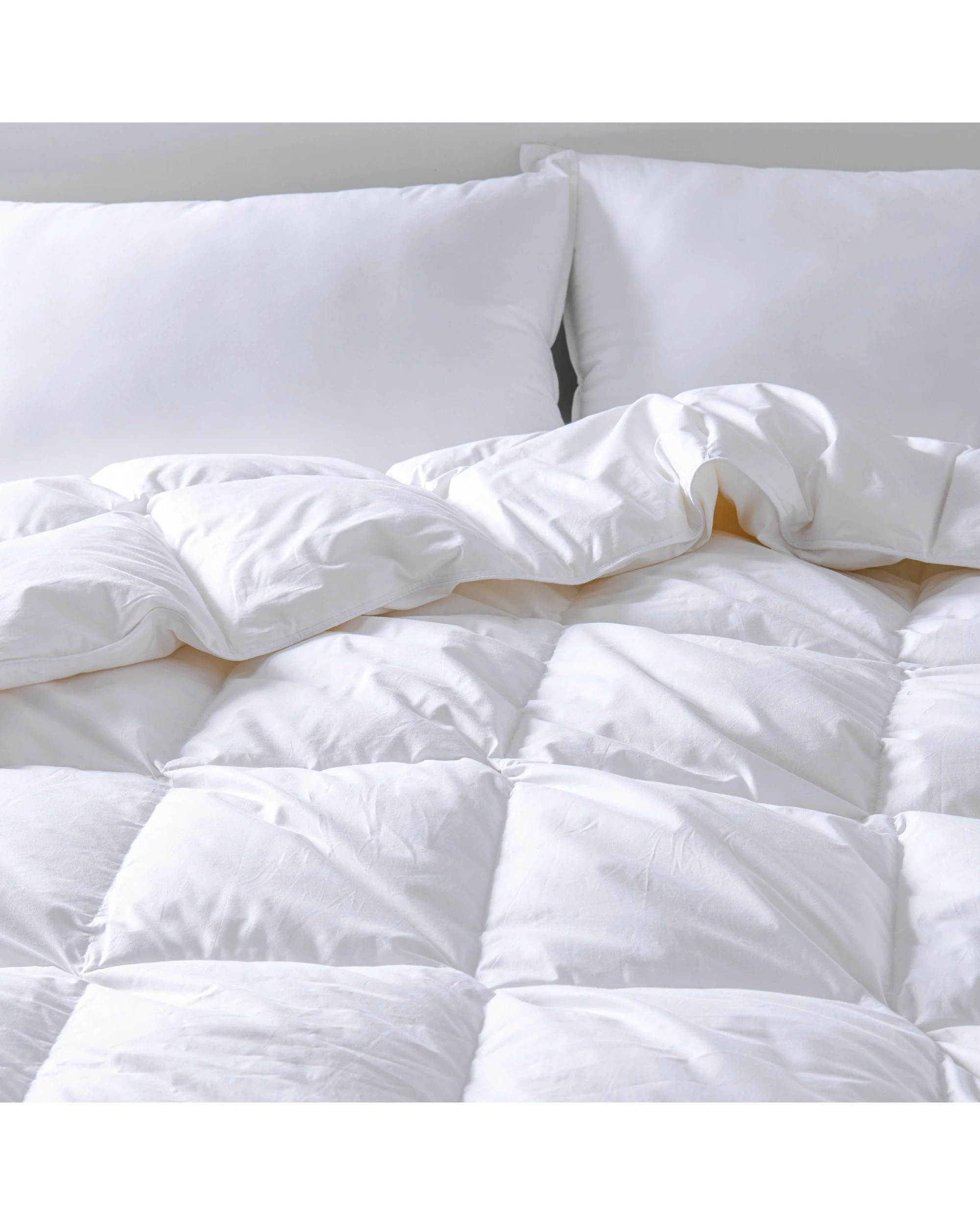 2 Dreamaker 100% Goose Down Fibre Winterweight Quilt - Queen Bed - White, 2 of 4