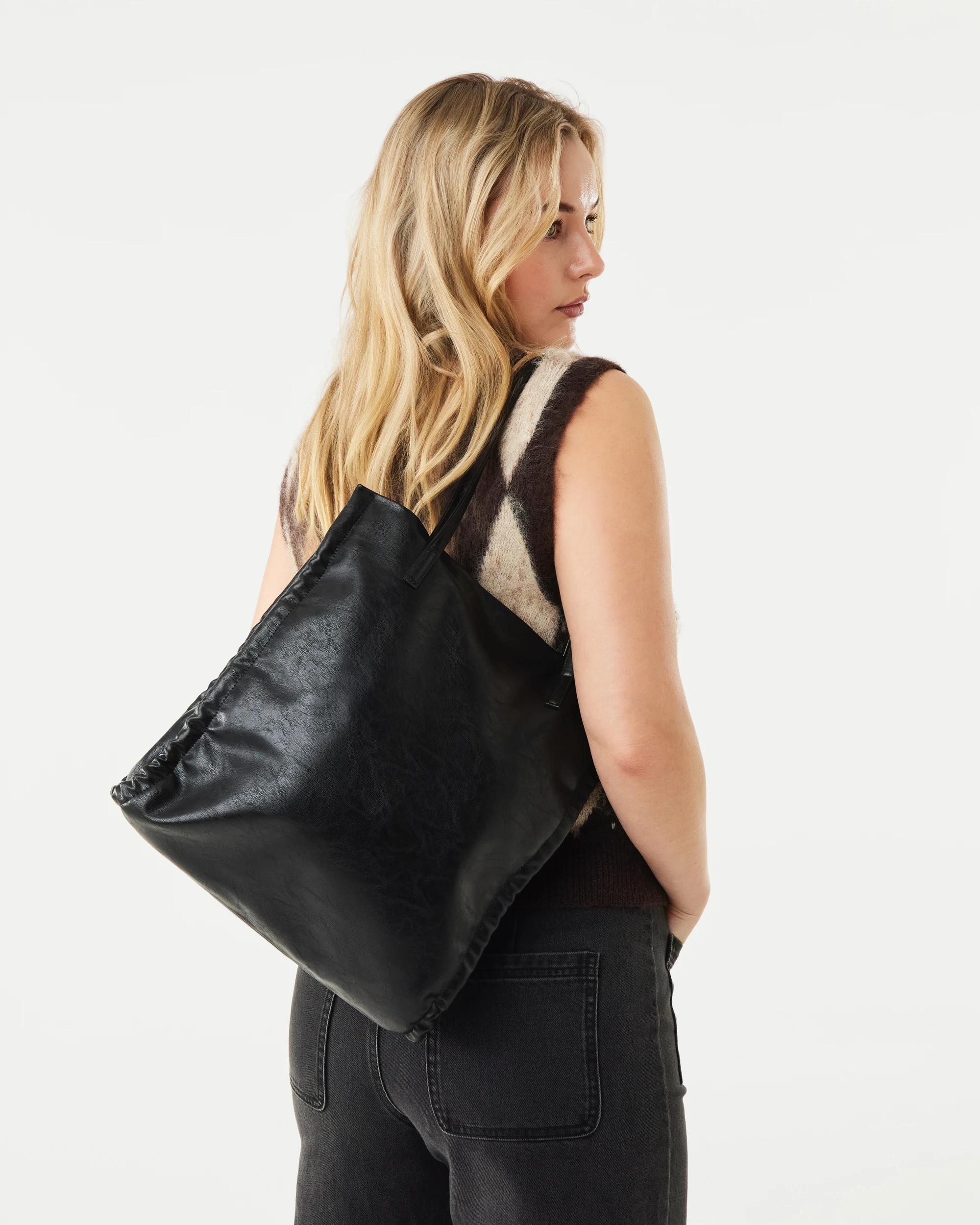 7 Scrunch Tote Bag Black, 7 of 8