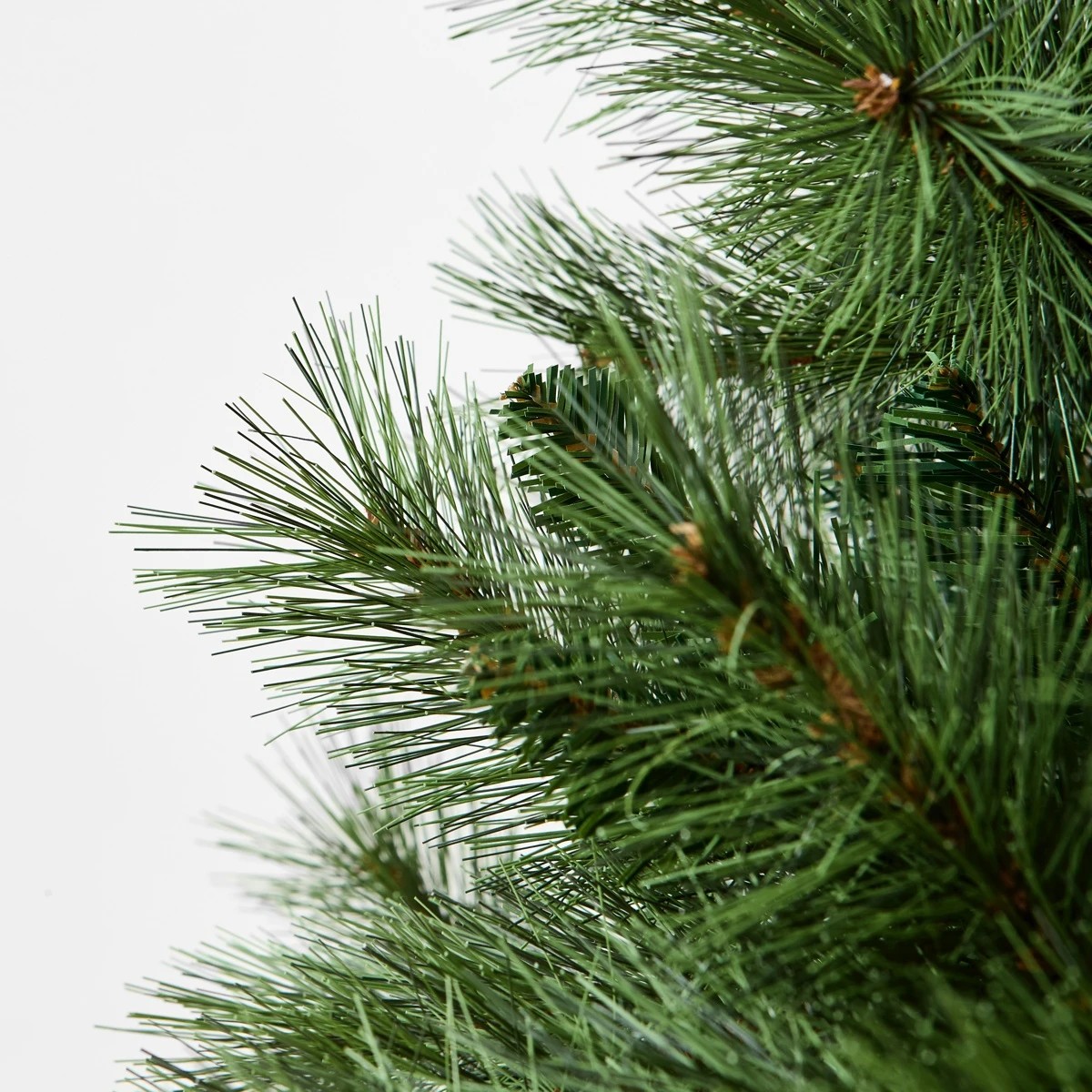 3 1.82m (6ft) Kingston Christmas Tree, 3 of 4
