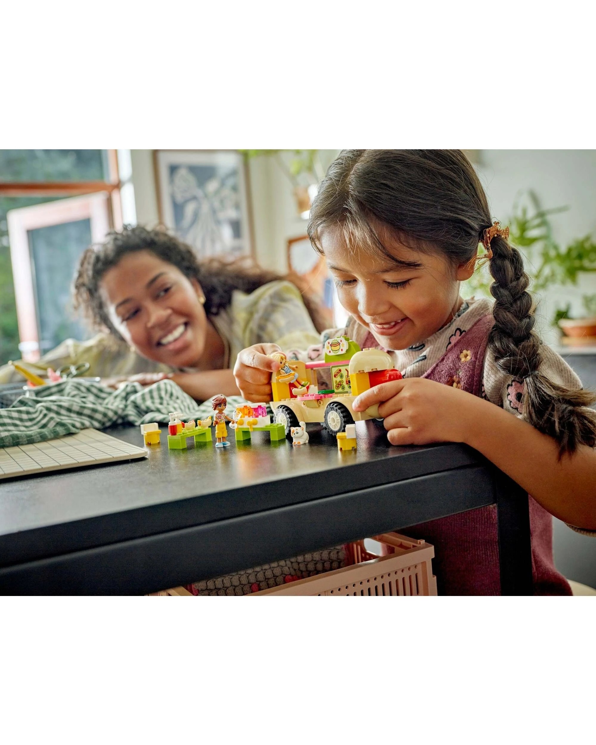 3 LEGO Friends 42633 Hot Dog Food Truck, 3 of 5
