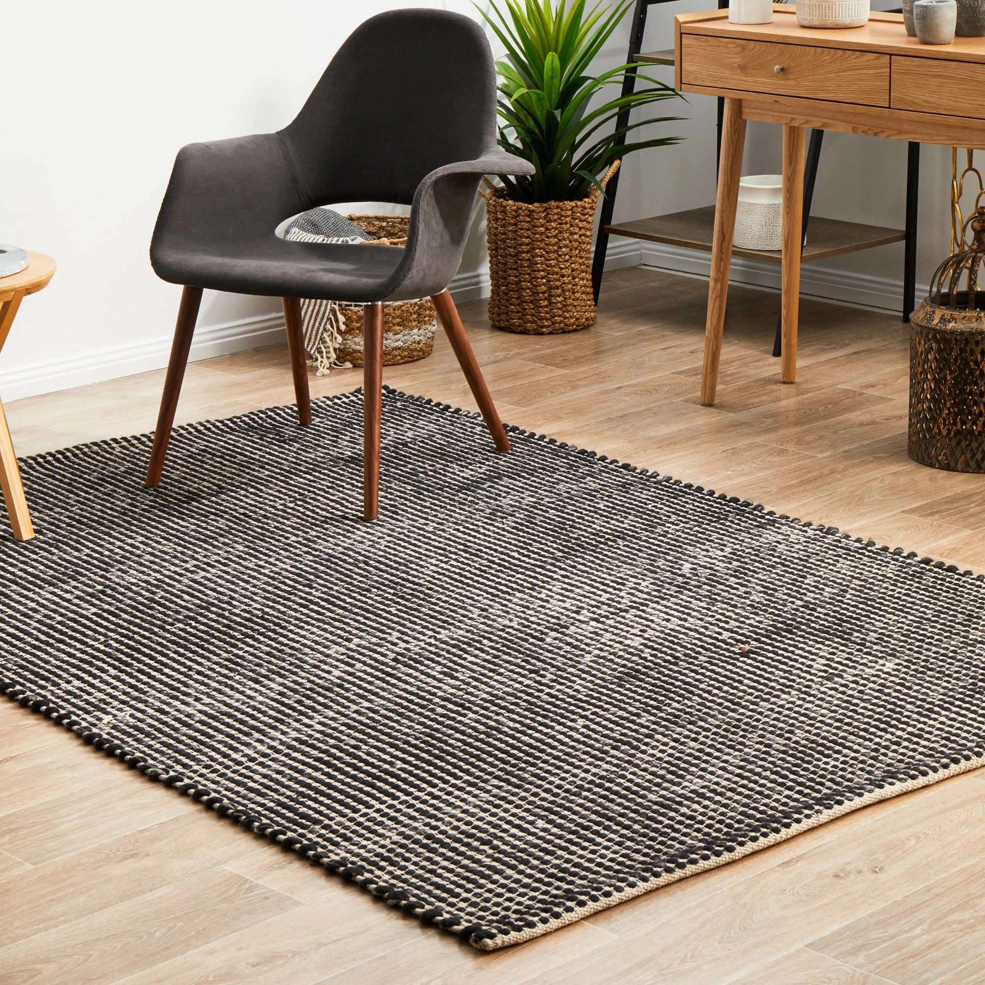 3 Common Ground Rugs Nordica 300 225x155cm - Black, 3 of 9