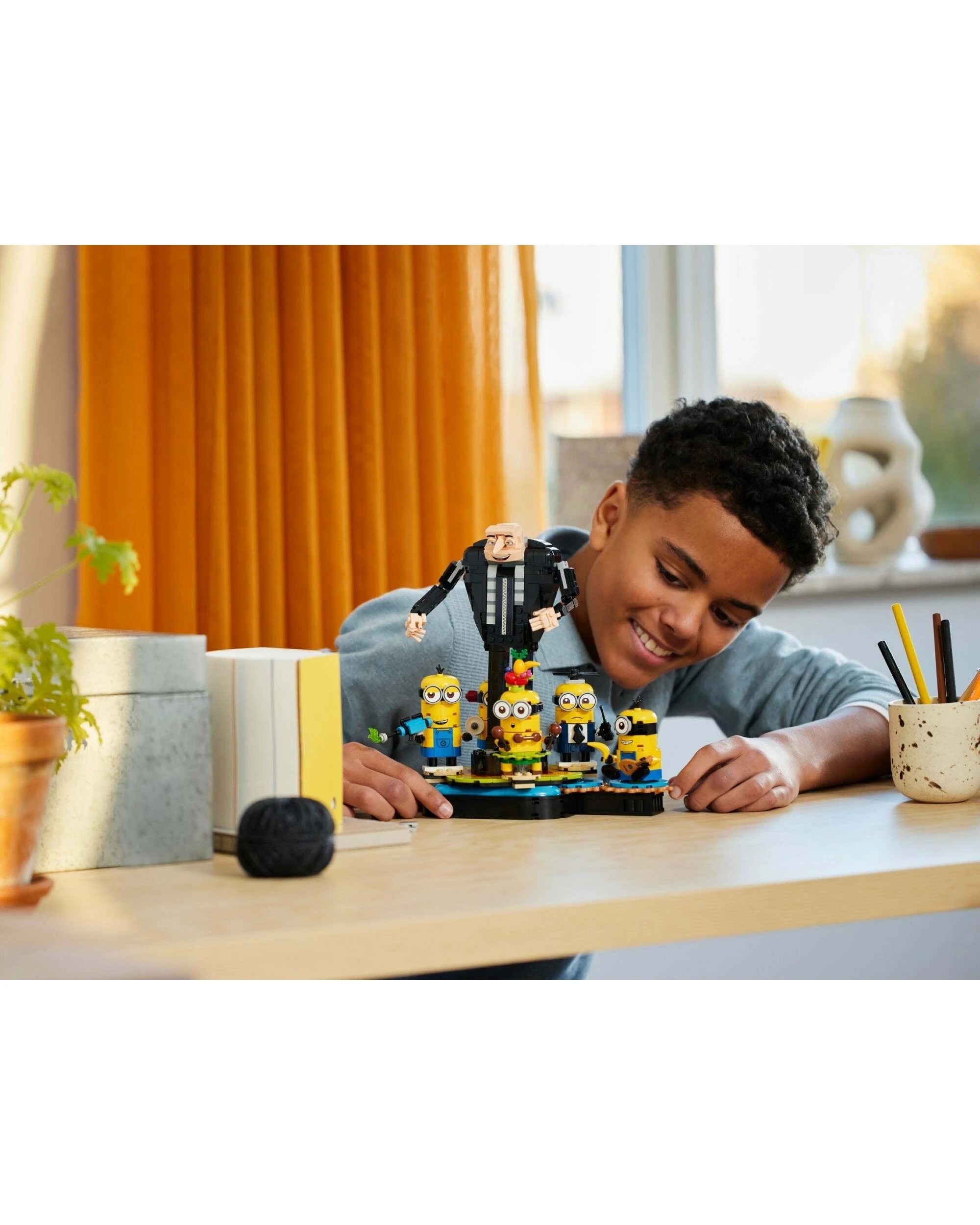 4 LEGO 75582 Despicable Me Brick-Built Gru and Minions, 4 of 5