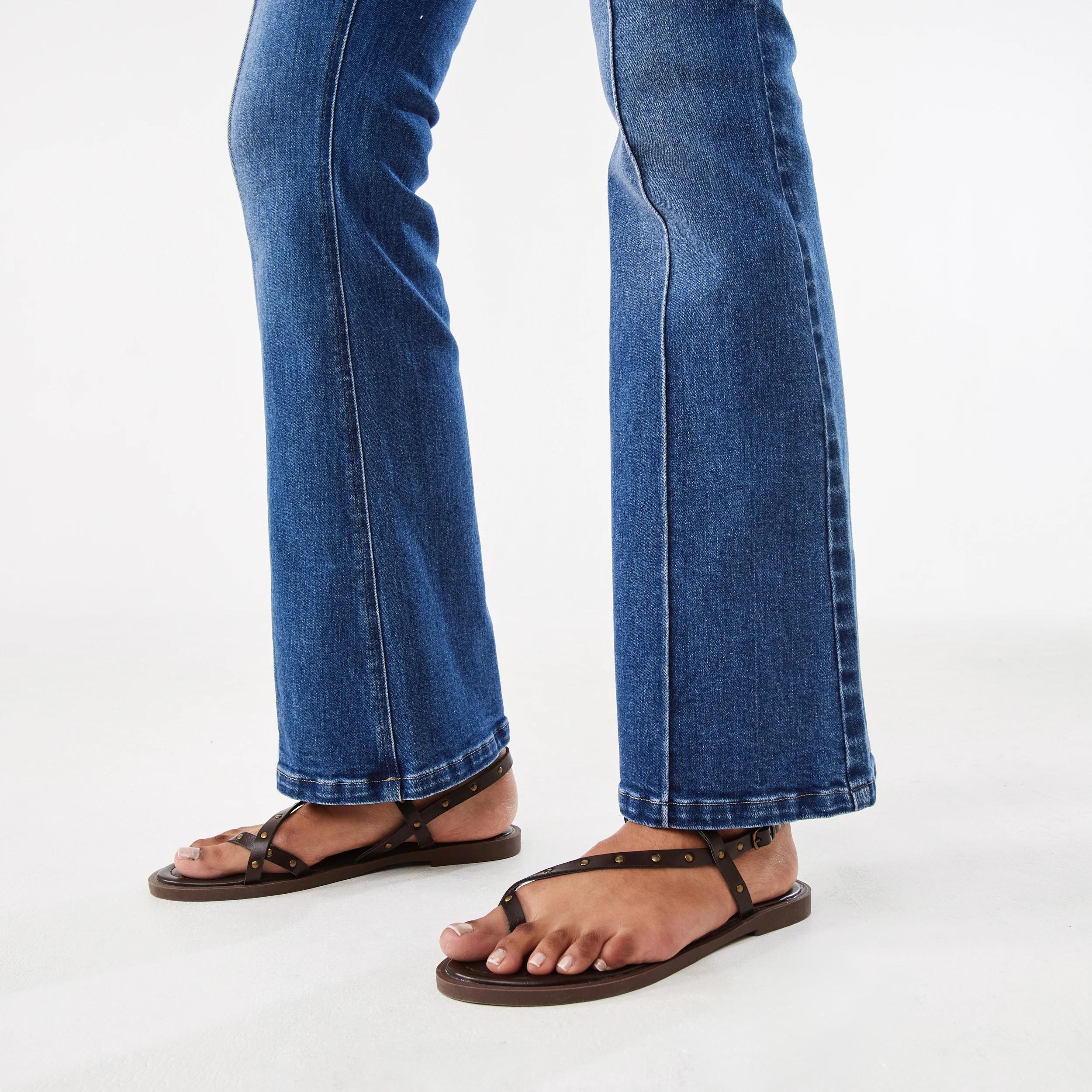 9 Low Rise Bootleg Jeans Mid Wash, 9 of 10