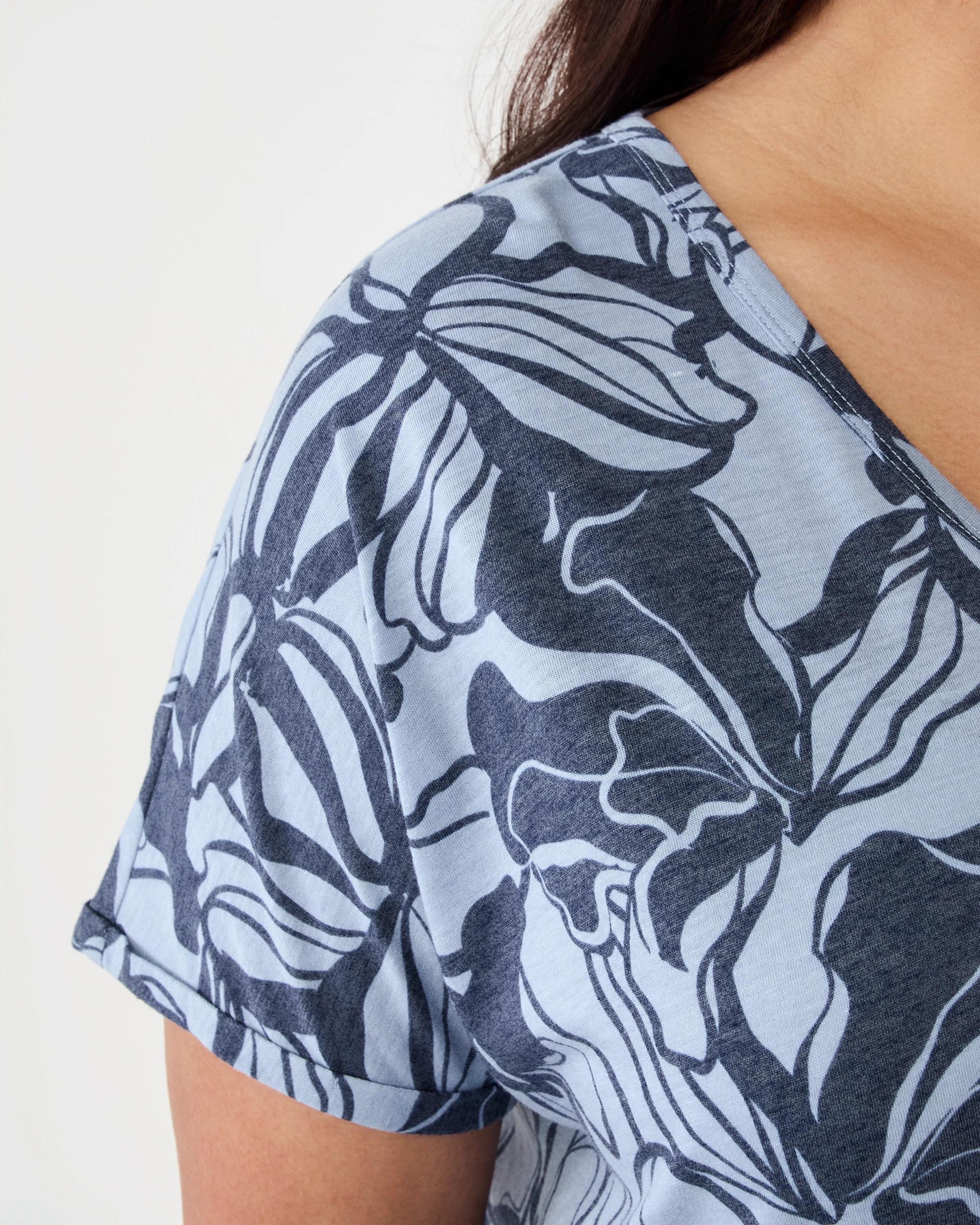 4 Curve Short Sleeve Print V-Neck T-shirt Abst Flrl, 4 of 5