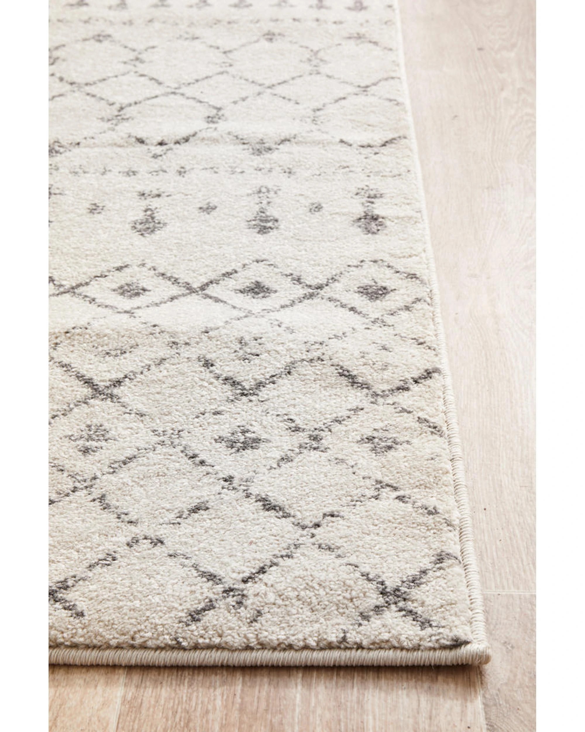 6 RUG CULTURE Chrome Elsa Silver Runner Rug — Power-Loomed 100% Polypropylene, 10mm Pile - Silver, 6 of 9