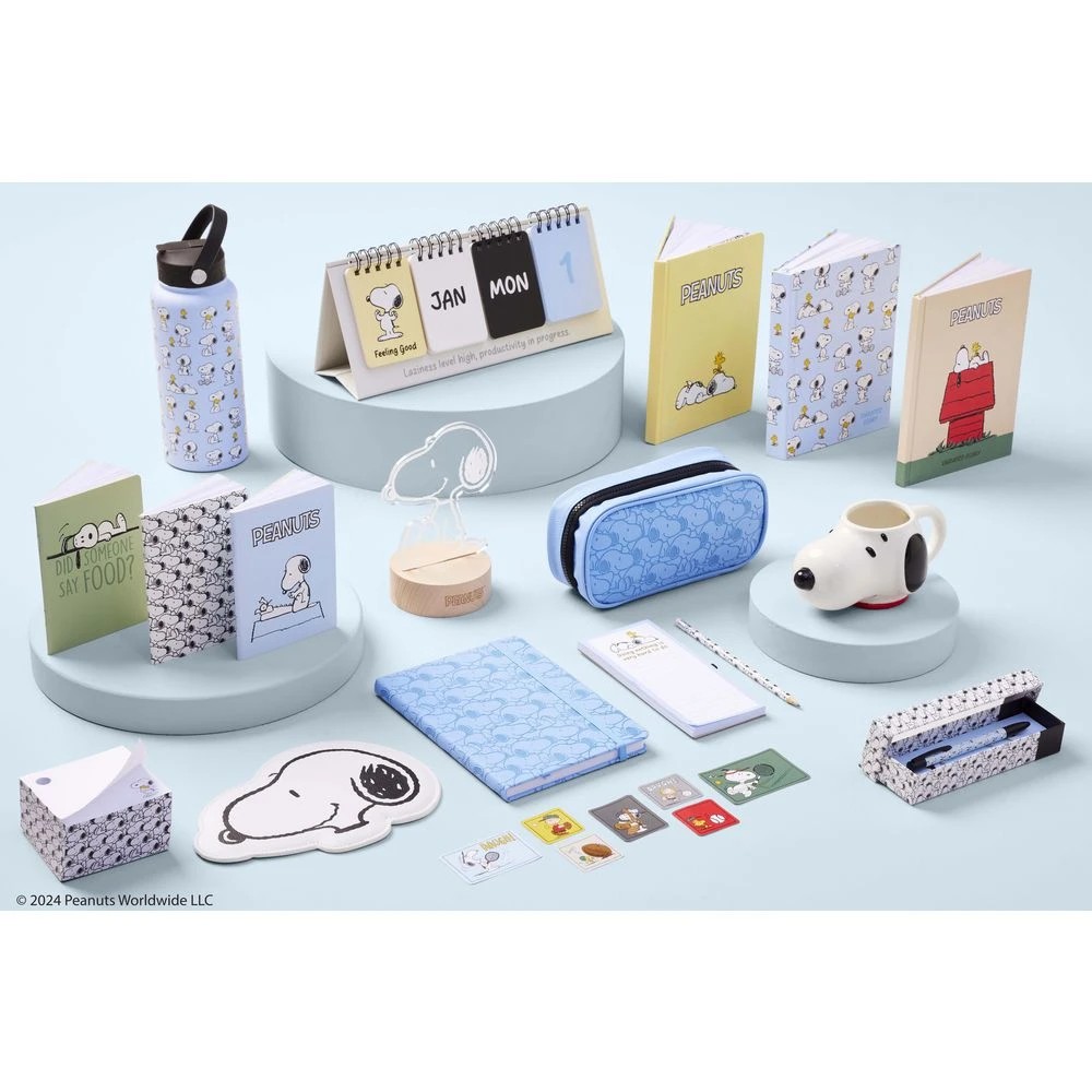 4 Peanuts Snoopy Undated Desk Calendar, 4 of 4