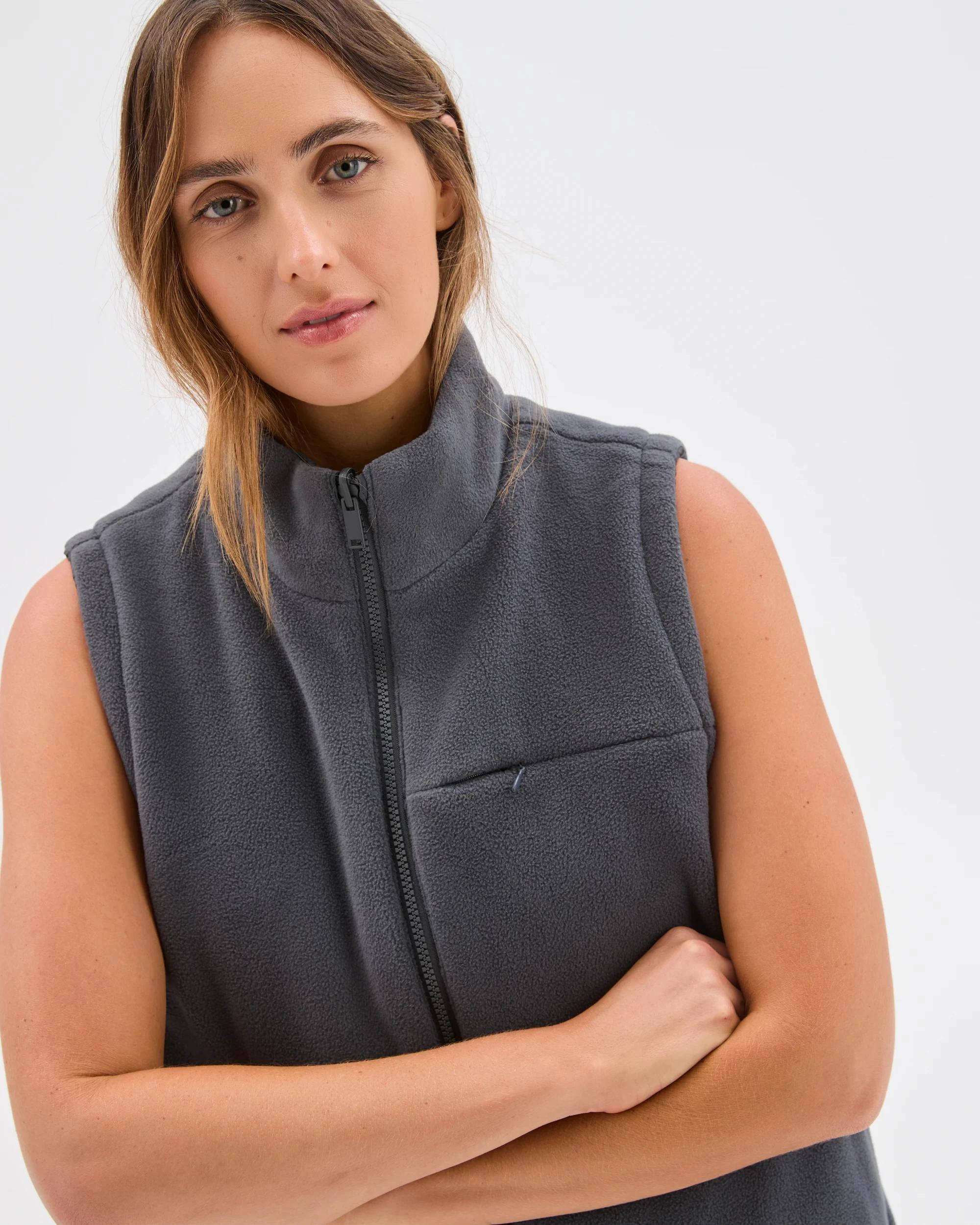 5 Target Woman Reversible Puffer Vest GRAPHITE, 5 of 6