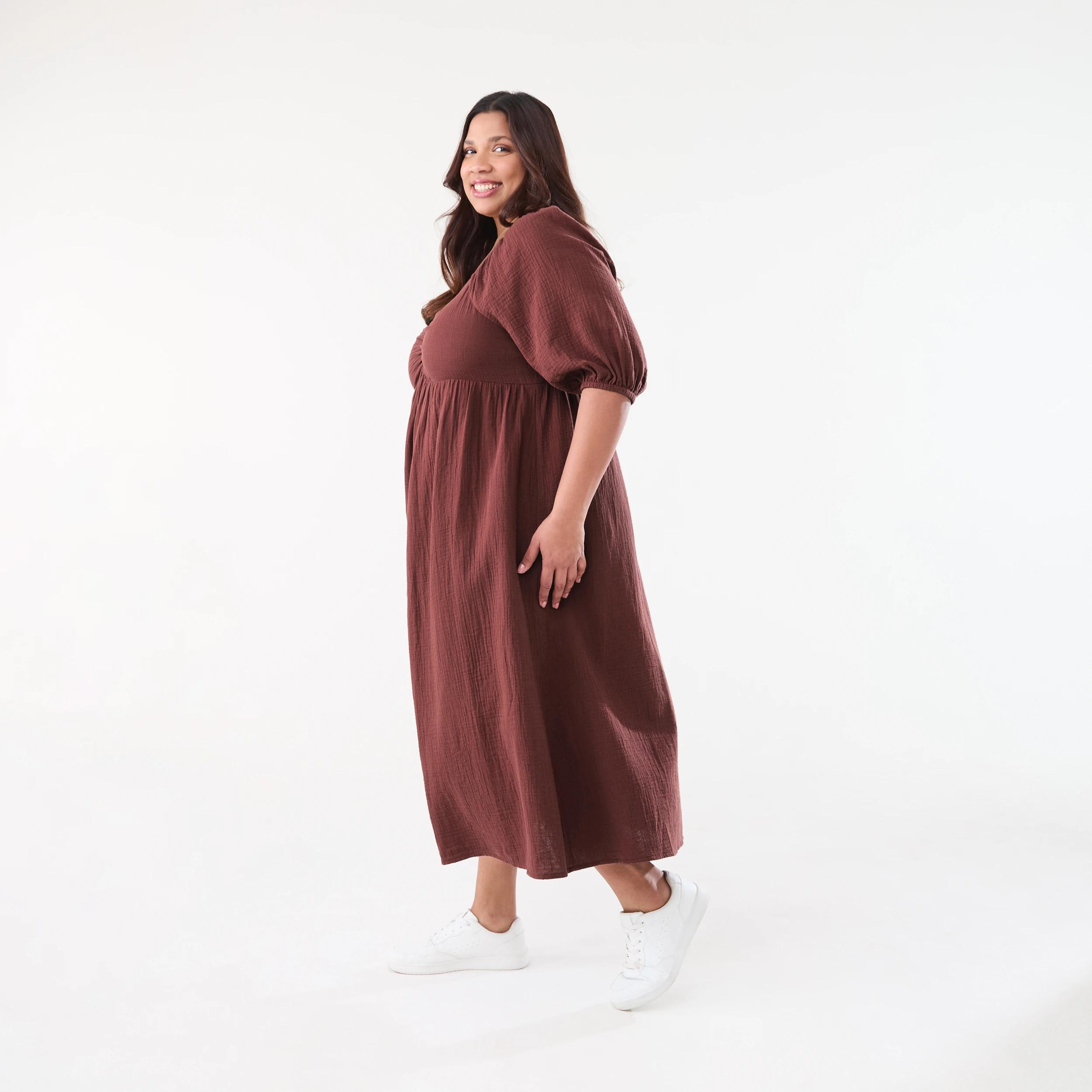 2 Curve Short Sleeve Gathered Front Midi Dress DARK HENNA, 2 of 6