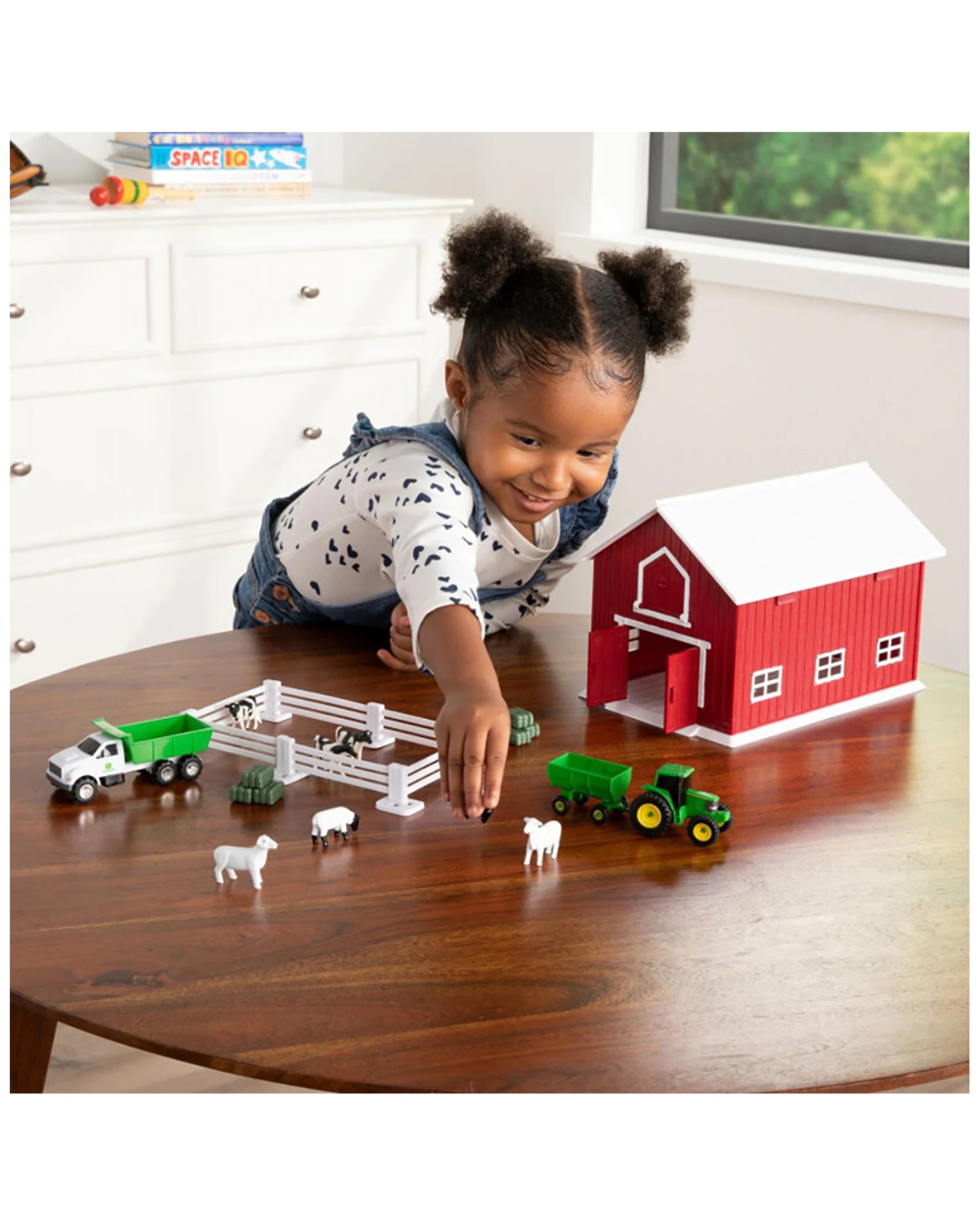 4 John Deere 24pc 1 64 Scale Red Barn Playset Kids Playset 3 Years Plus
 - Red, 4 of 4