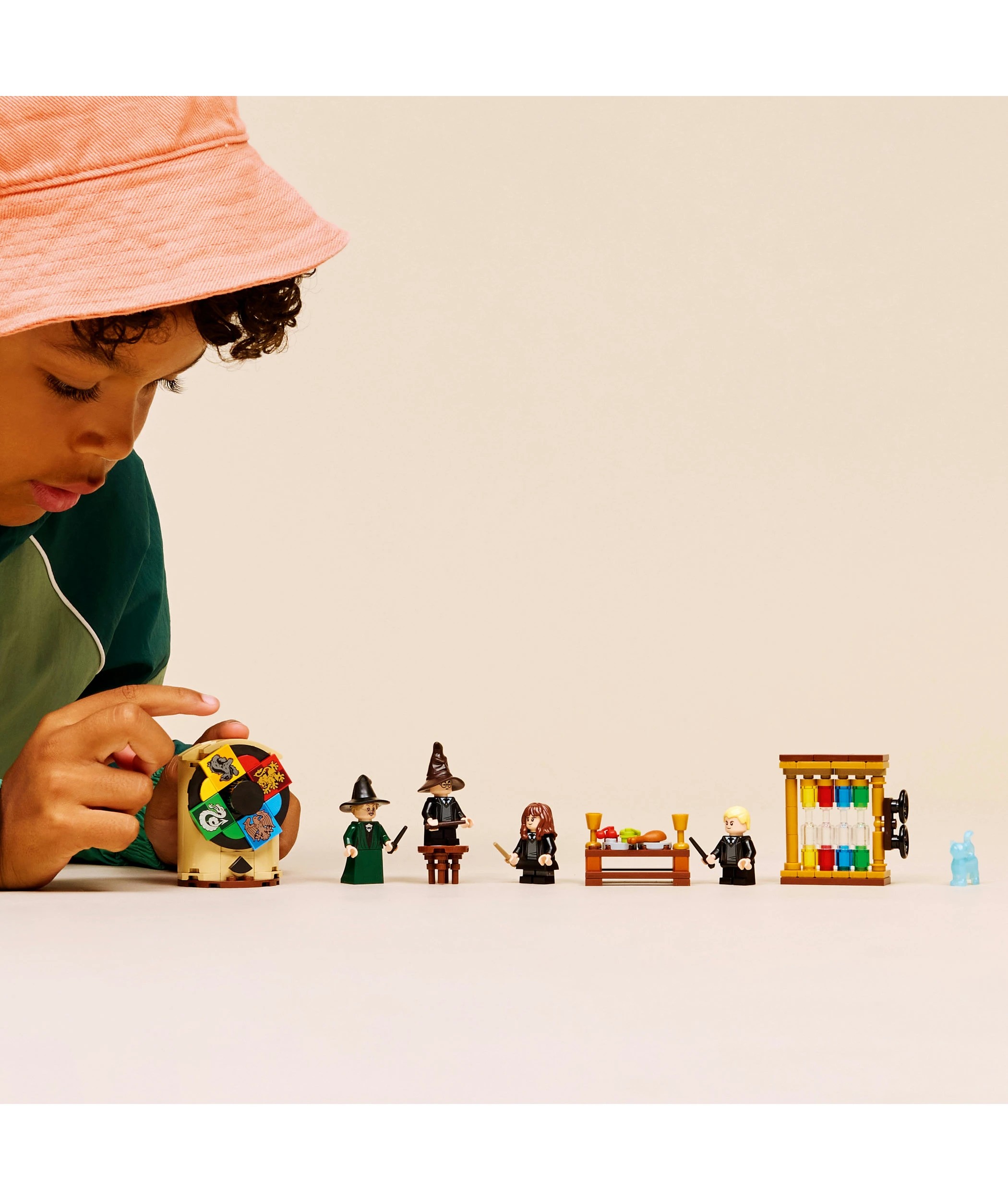 8 LEGO Harry Potter Hogwarts Castle: Sorting Hat Ceremony 76460, 8 of 10