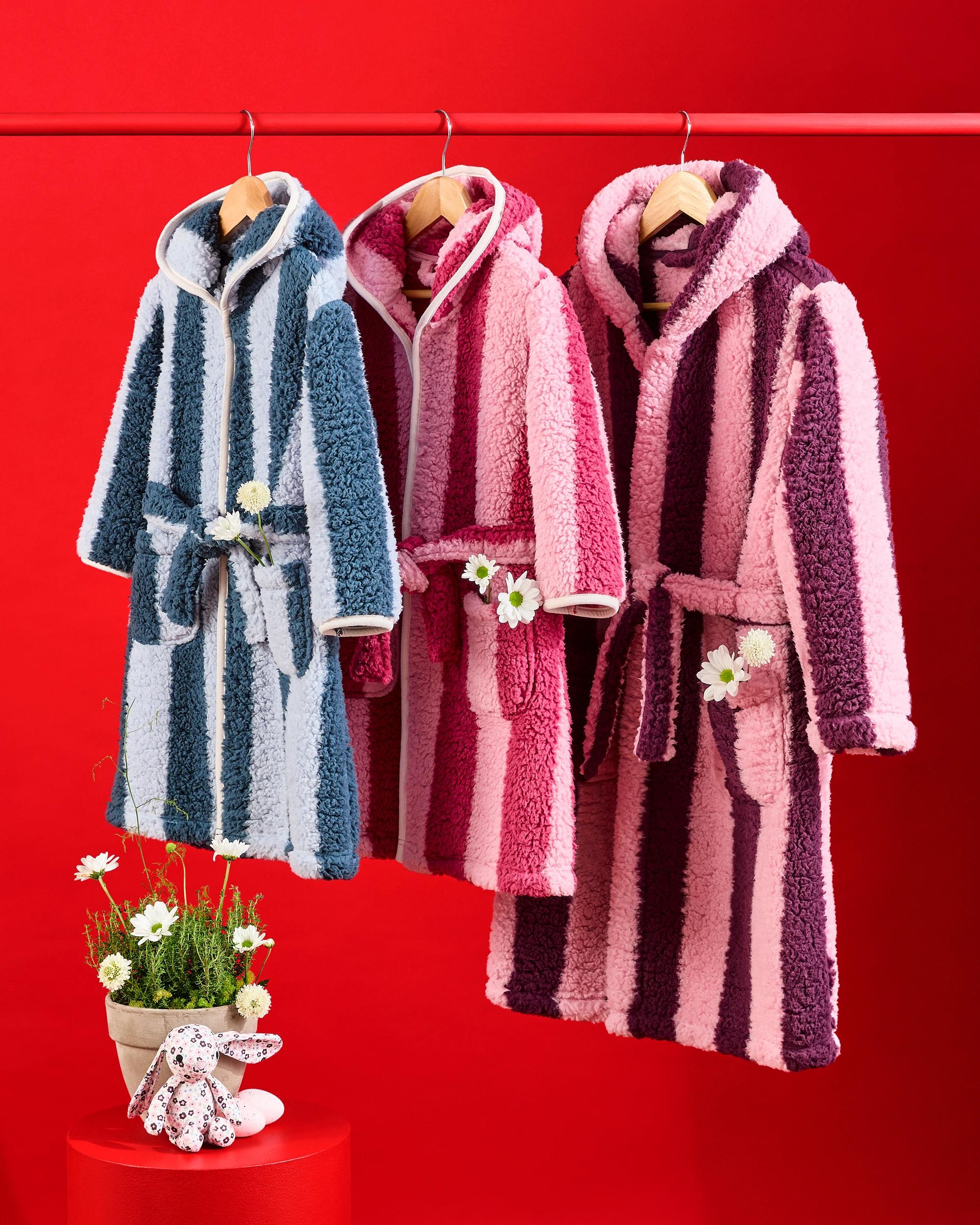 3 Target Kids Younger Girls Sherpa Dressing Gown BERRY STRIPE, 3 of 4
