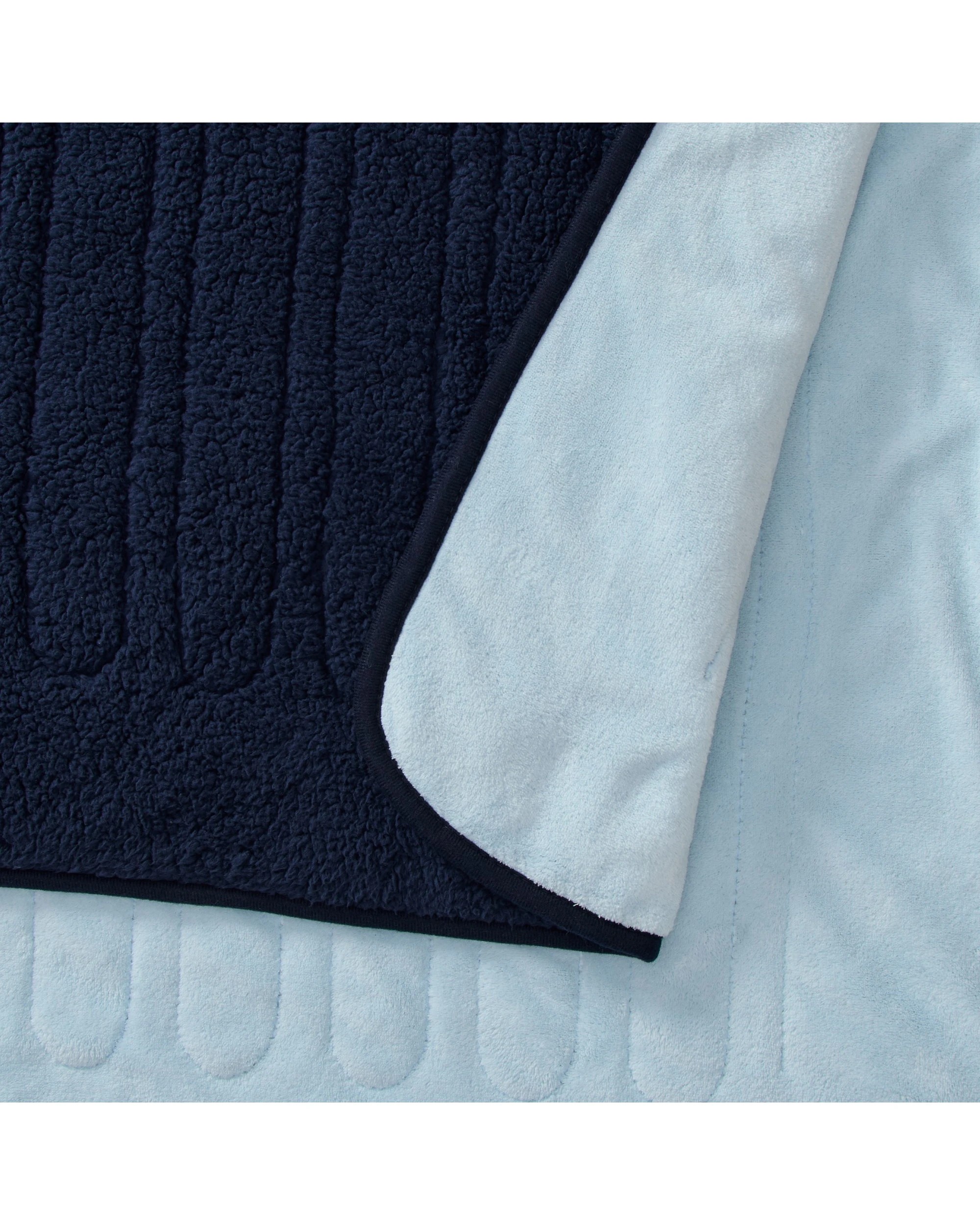 3 Dreamaker Eve Reversible Sherpa & Coral Fleece Heated Throw 180x200cm - Midnight Blue and Sky, 3 of 8