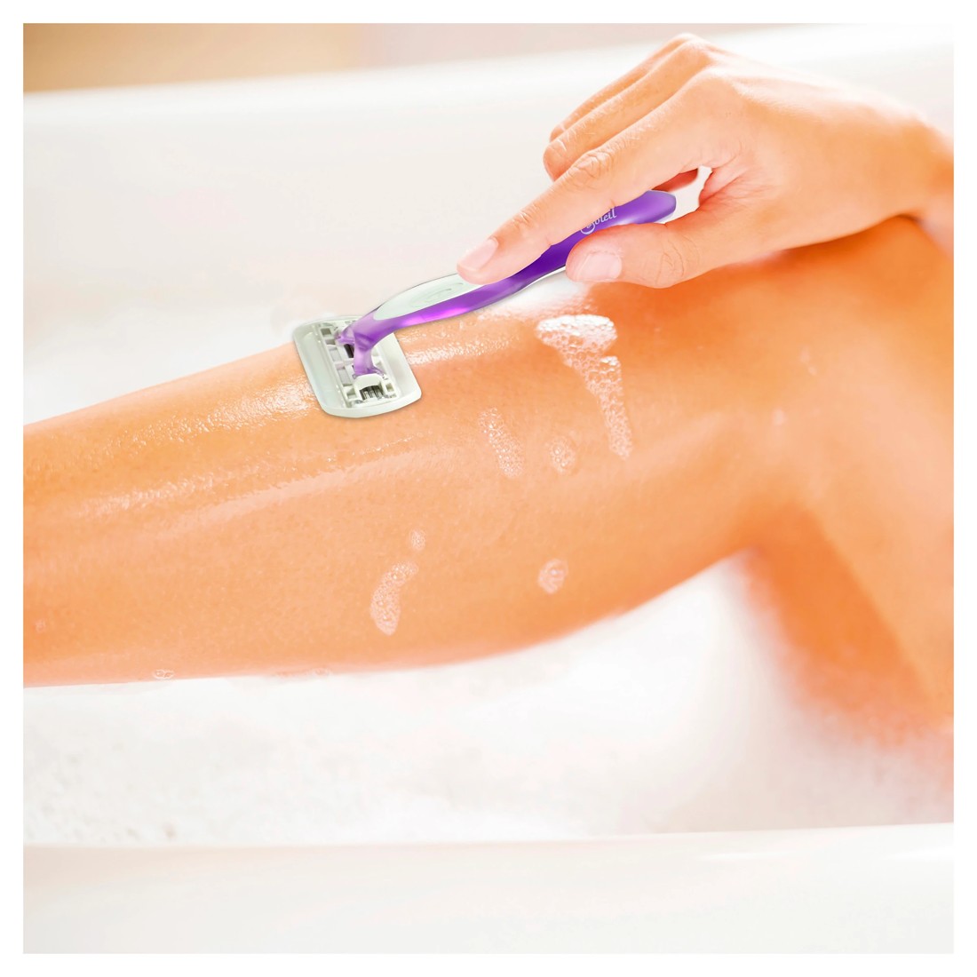 4 BIC 3 Pack Soleil Sensitive Womens Disposable Razors, 4 of 5