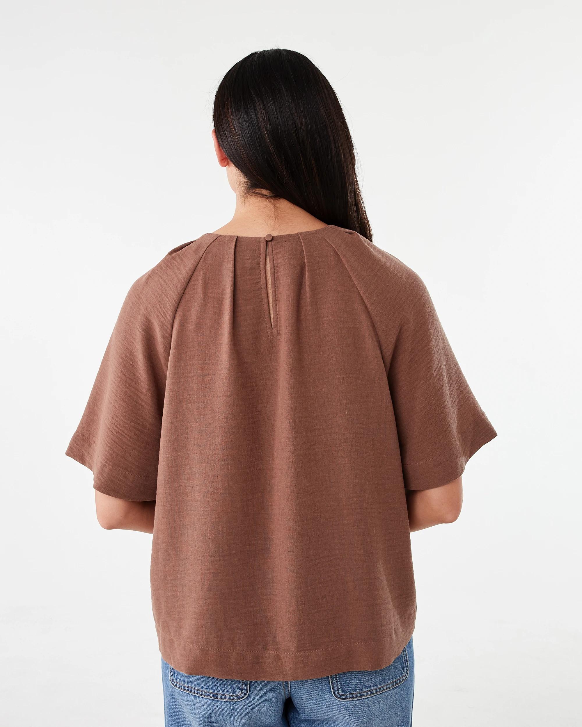 3 Short Sleeve Tuck Top Brn Clove, 3 of 7