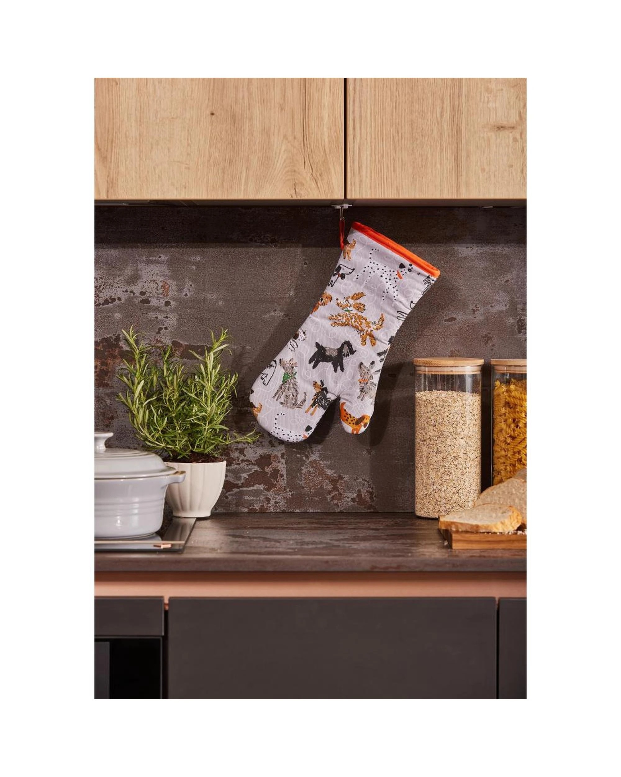 2 Ulster Weavers Gauntlet Oven Glove Dog Days  37 x 20cm, 2 of 2
