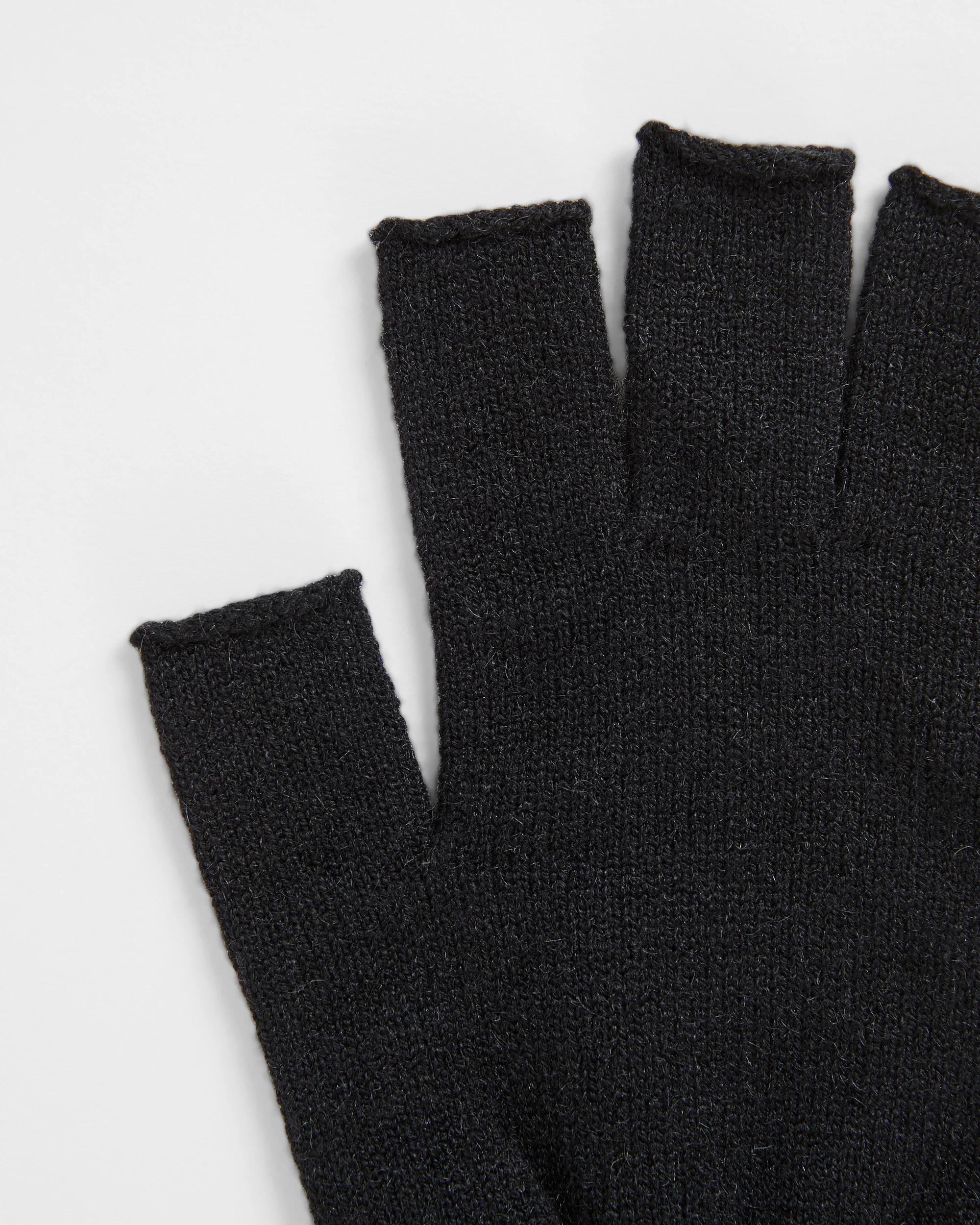 2 Target Woman Essential Fingerless Gloves BLACK, 2 of 2
