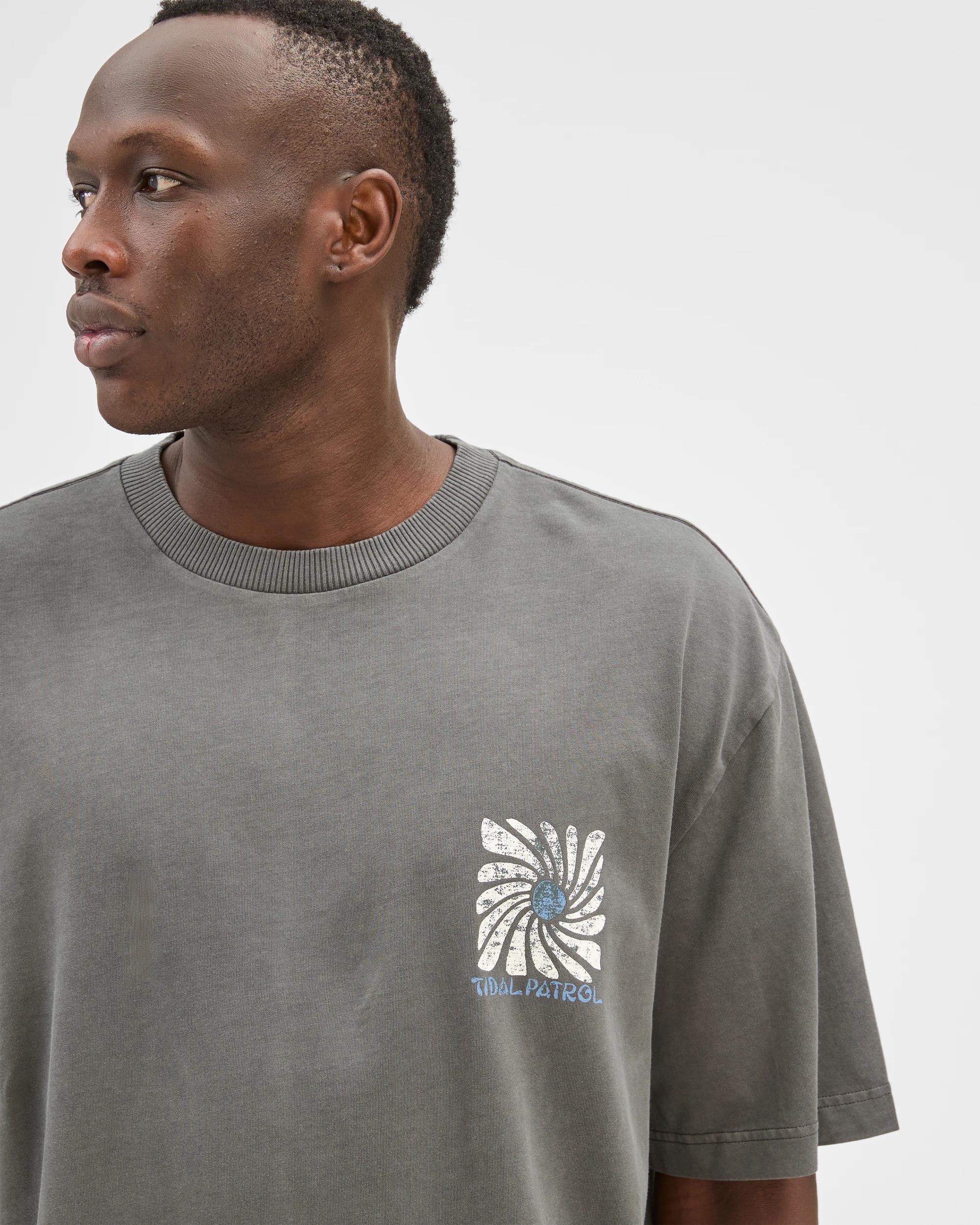 5 Commons Australian Cotton Graphic Oversized T-Shirt BLACK BEAUTY/TIDAL PATROL, 5 of 7