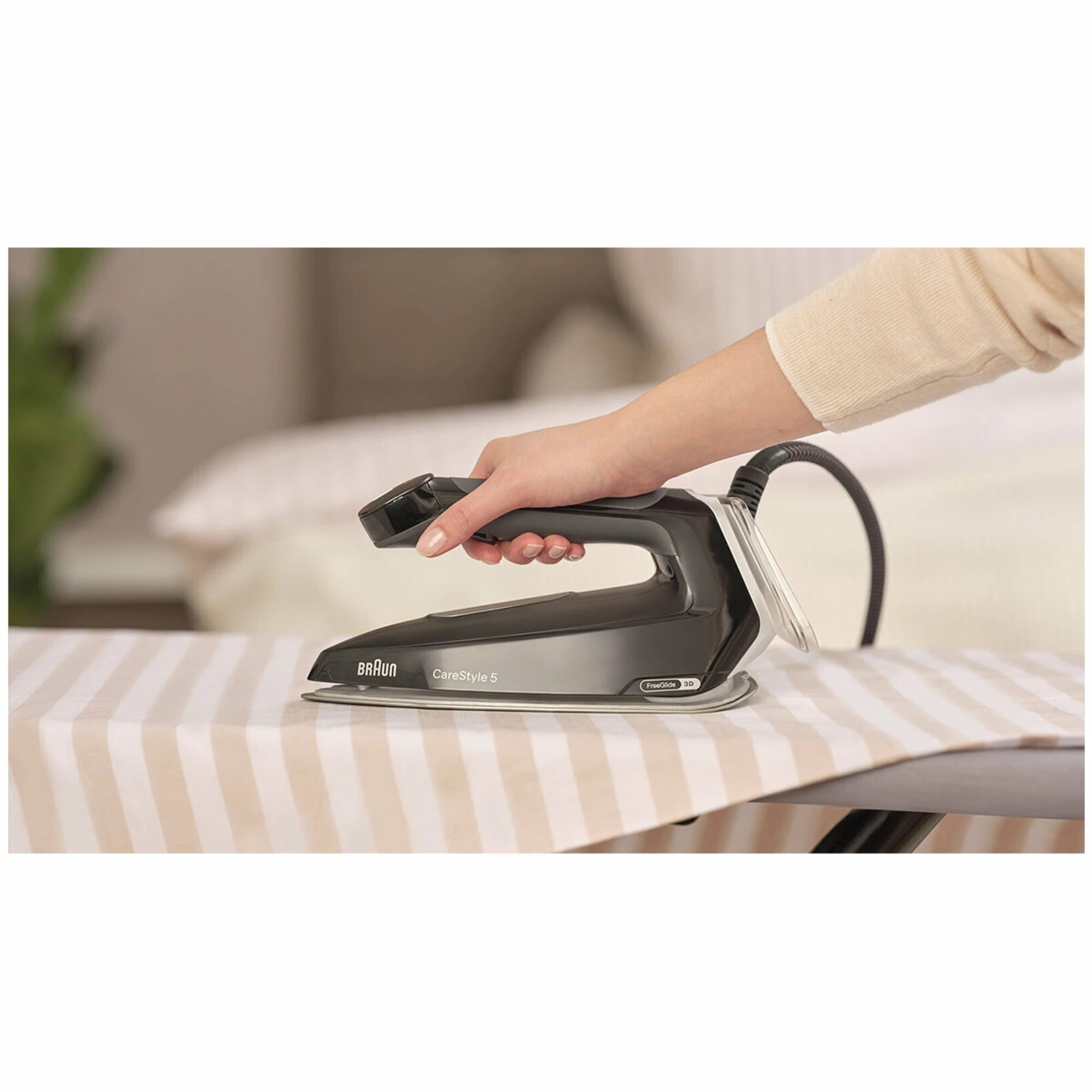 4 Braun CareStyle 5 Steam Station Black, 4 of 5