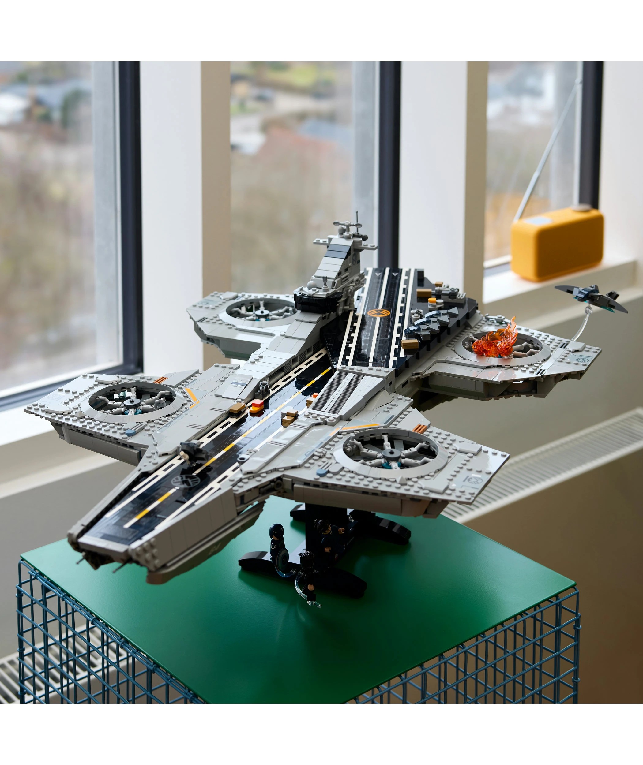 9 LEGO Super Heroes Marvel S.H.I.E.L.D. Helicarrier 76354, 9 of 10