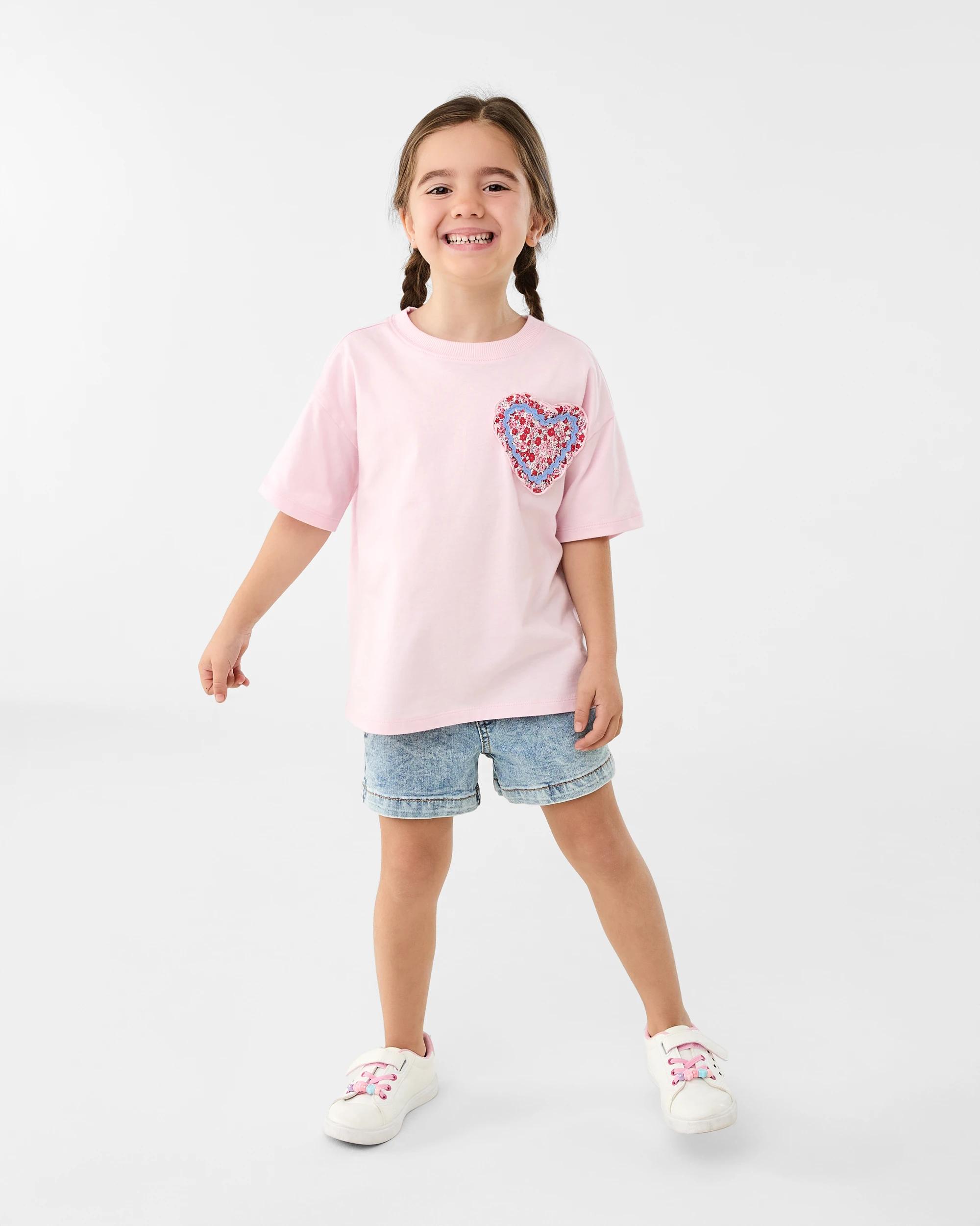 6 Short Sleeve Oversized Applique T-shirt Pnk Heart, 6 of 7