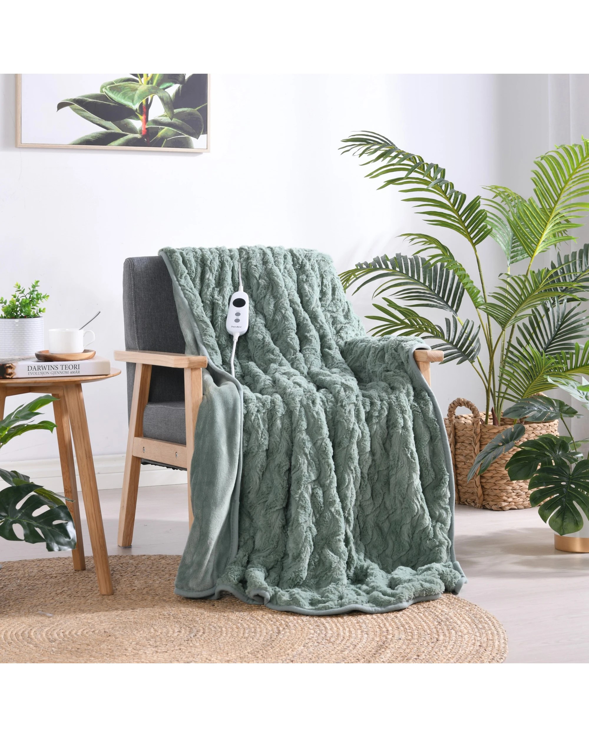 1 Dreamaker Felix 500gsm Faux Fur Heated Throw 130x160cm - Leaf, 1 of 7