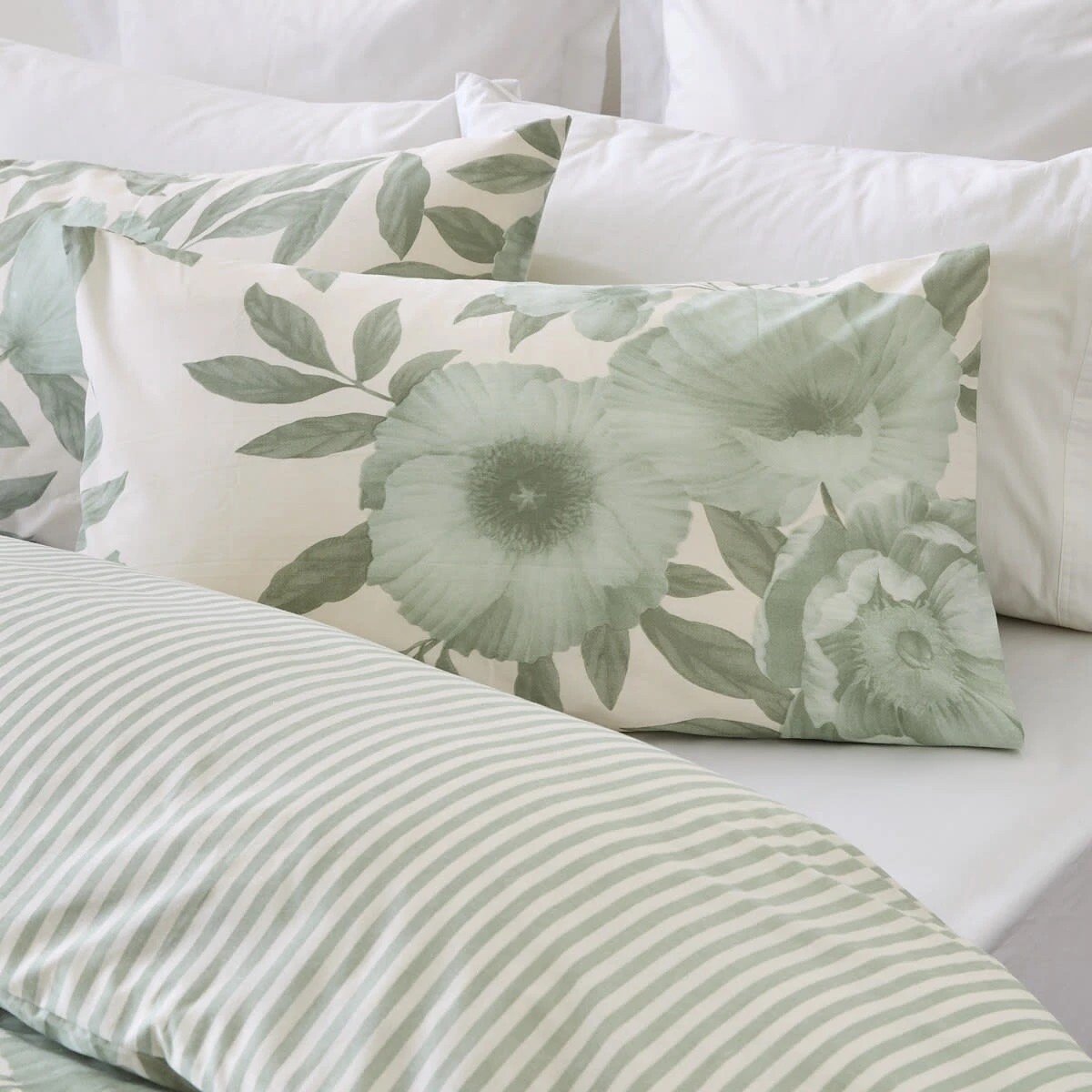 3 Mari Cotton Rich Reversible Quilt Cover Set - King Bed, 3 of 7