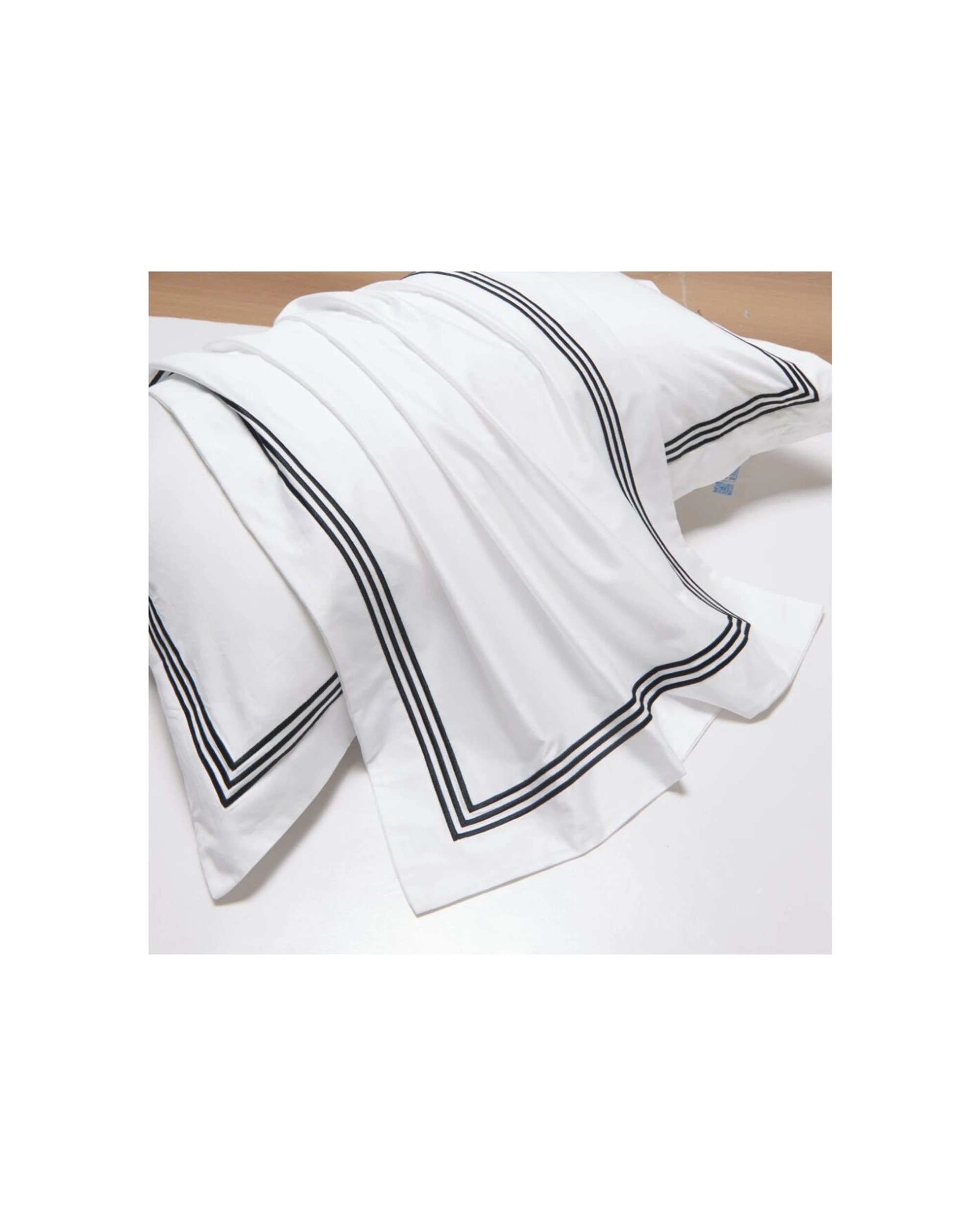 2 Grosvenor House 500TC Hotel Embroidered Tailored Pillowcase With Black - White, 2 of 3