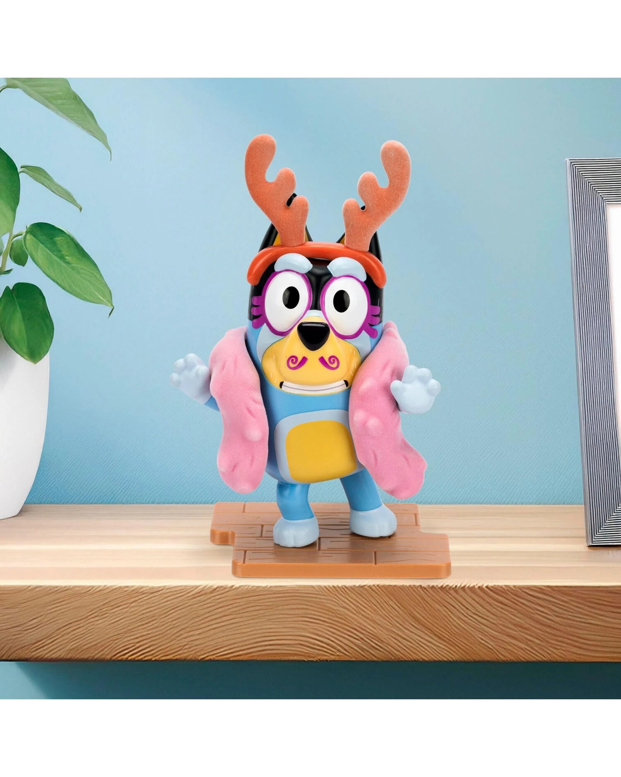 6 Bluey Studio Collection Series 1 Frozen Bandit, 6 of 6