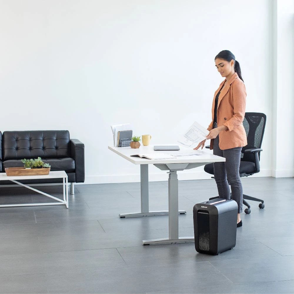 5 Fellowes LX65 Cross-cut Shredder, 5 of 5