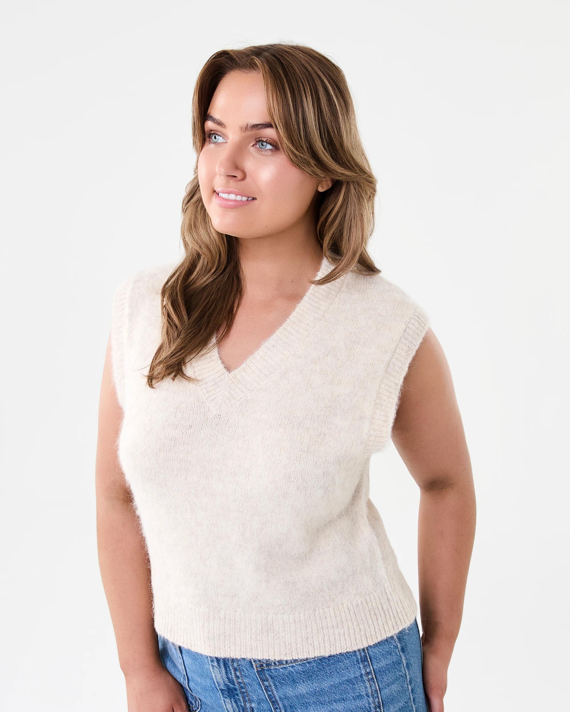 2 Fluffy Vest Loml Marle, 2 of 6