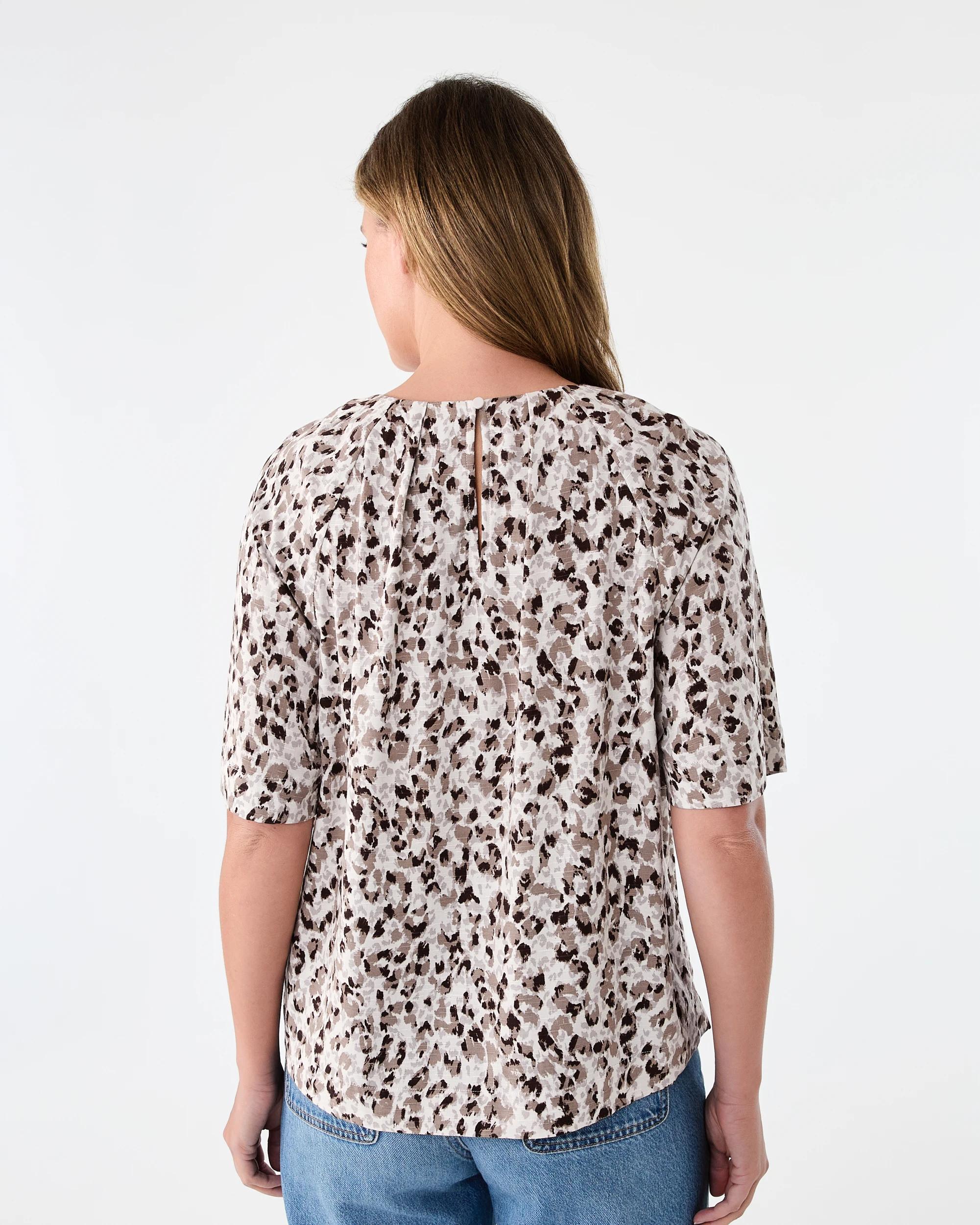 3 Short Sleeve Tuck Top Leopard, 3 of 6