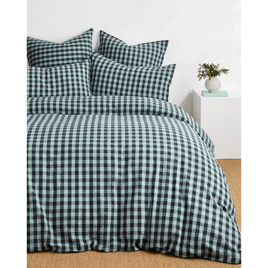 1 Target Darby Gingham Linen/cotton Quilt Cover Set
 - Queen Bed
 - Green, 1 of 3
