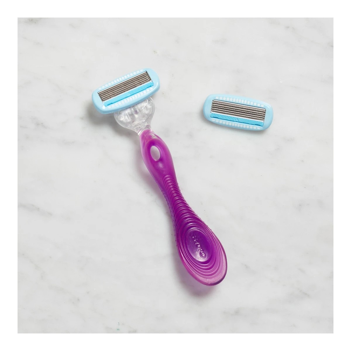3 Schick Hydro Silk Moisture Care Razor Kit, 3 of 10