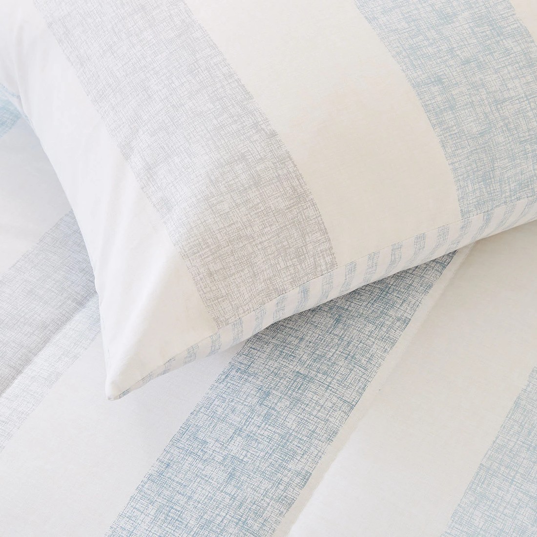 4 Quinn Cotton Rich Reversible Comforter Set - King Bed, Blue, 4 of 7